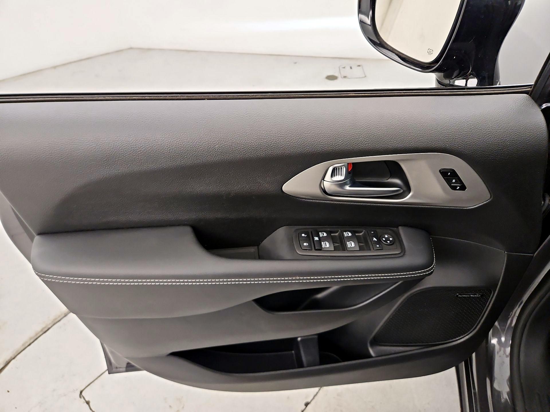 Thumbnail: 2023 Chrysler Pacifica - 12