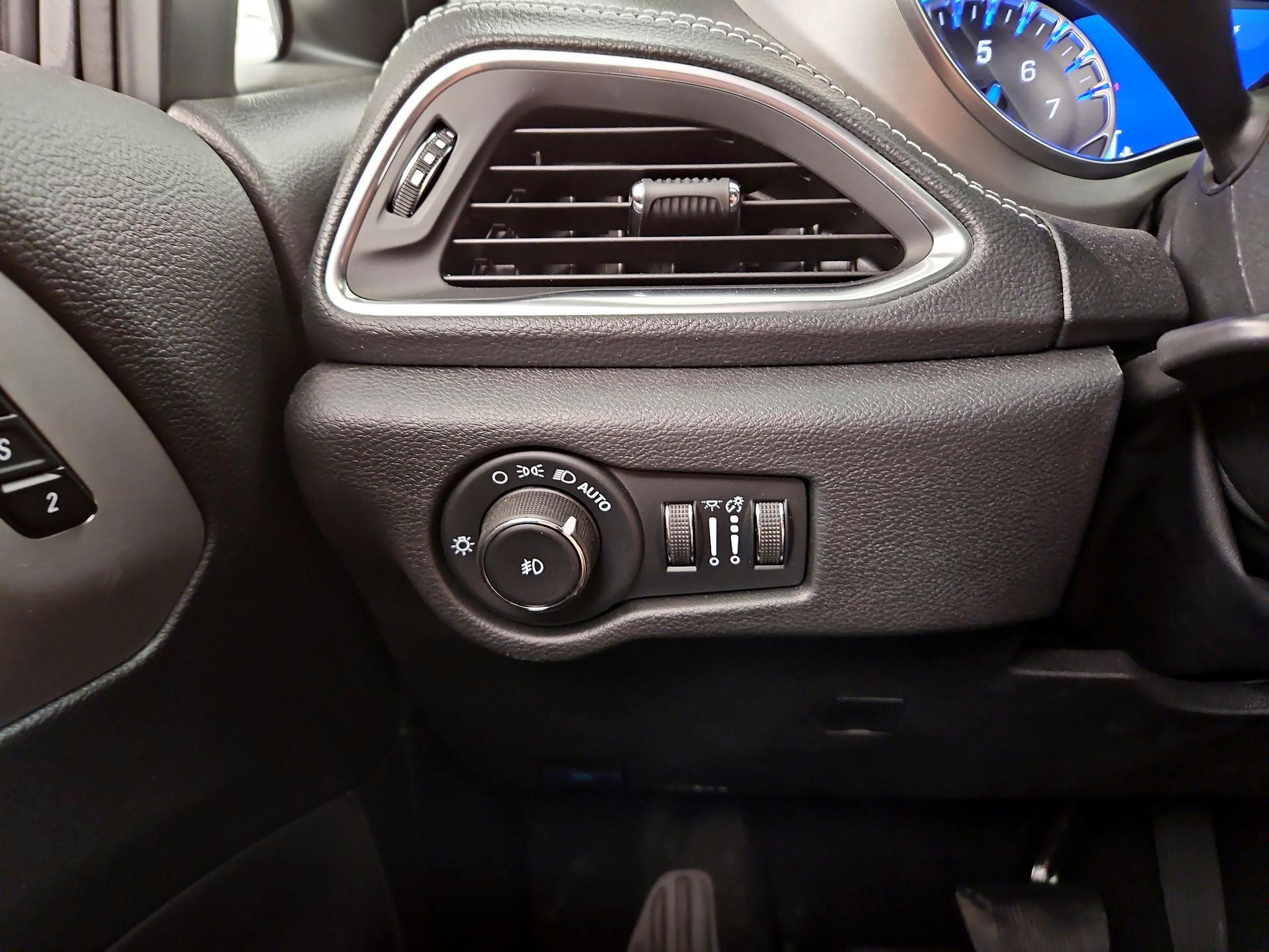 Thumbnail: 2023 Chrysler Pacifica - 13