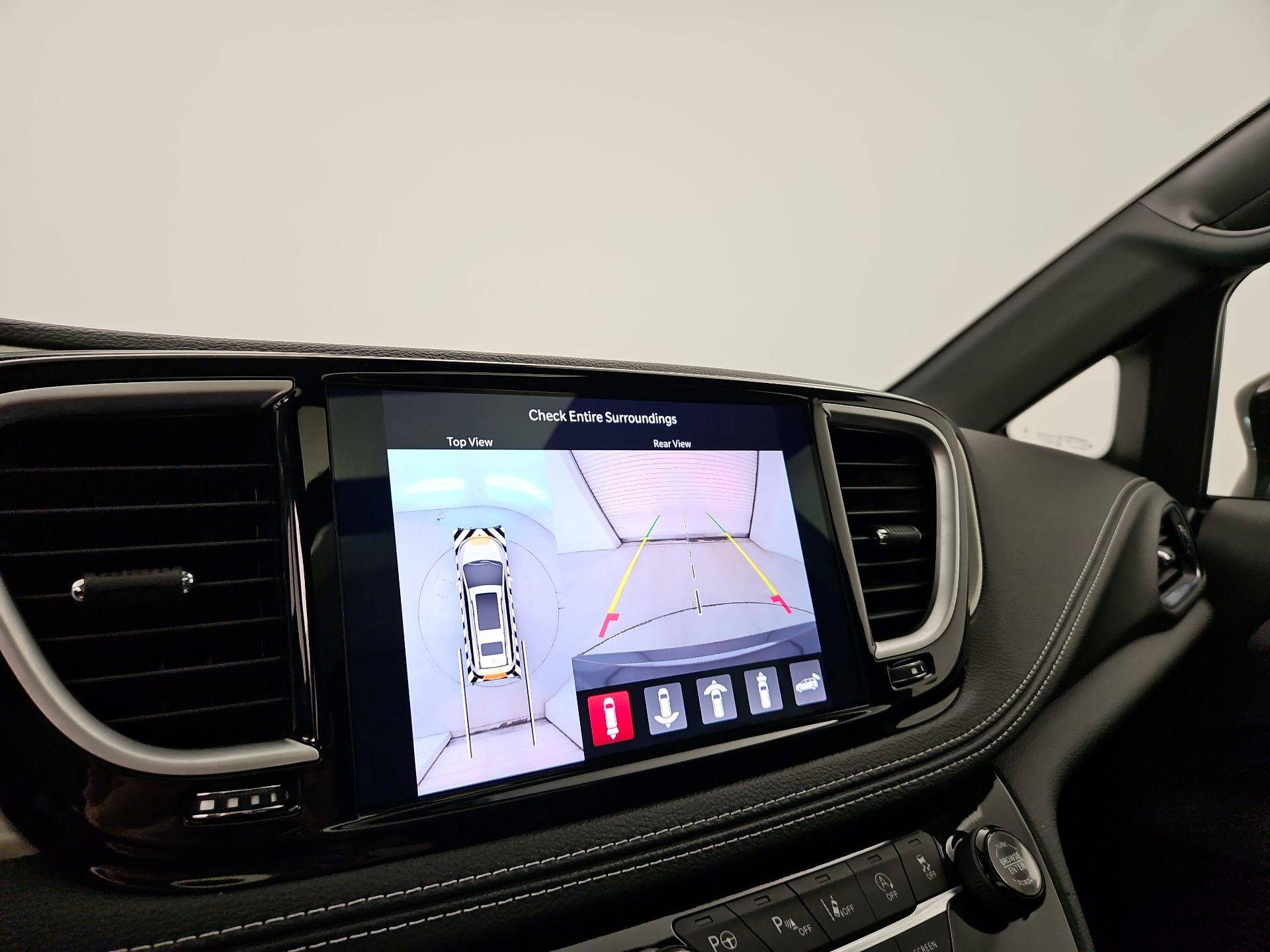 Thumbnail: 2023 Chrysler Pacifica - 15