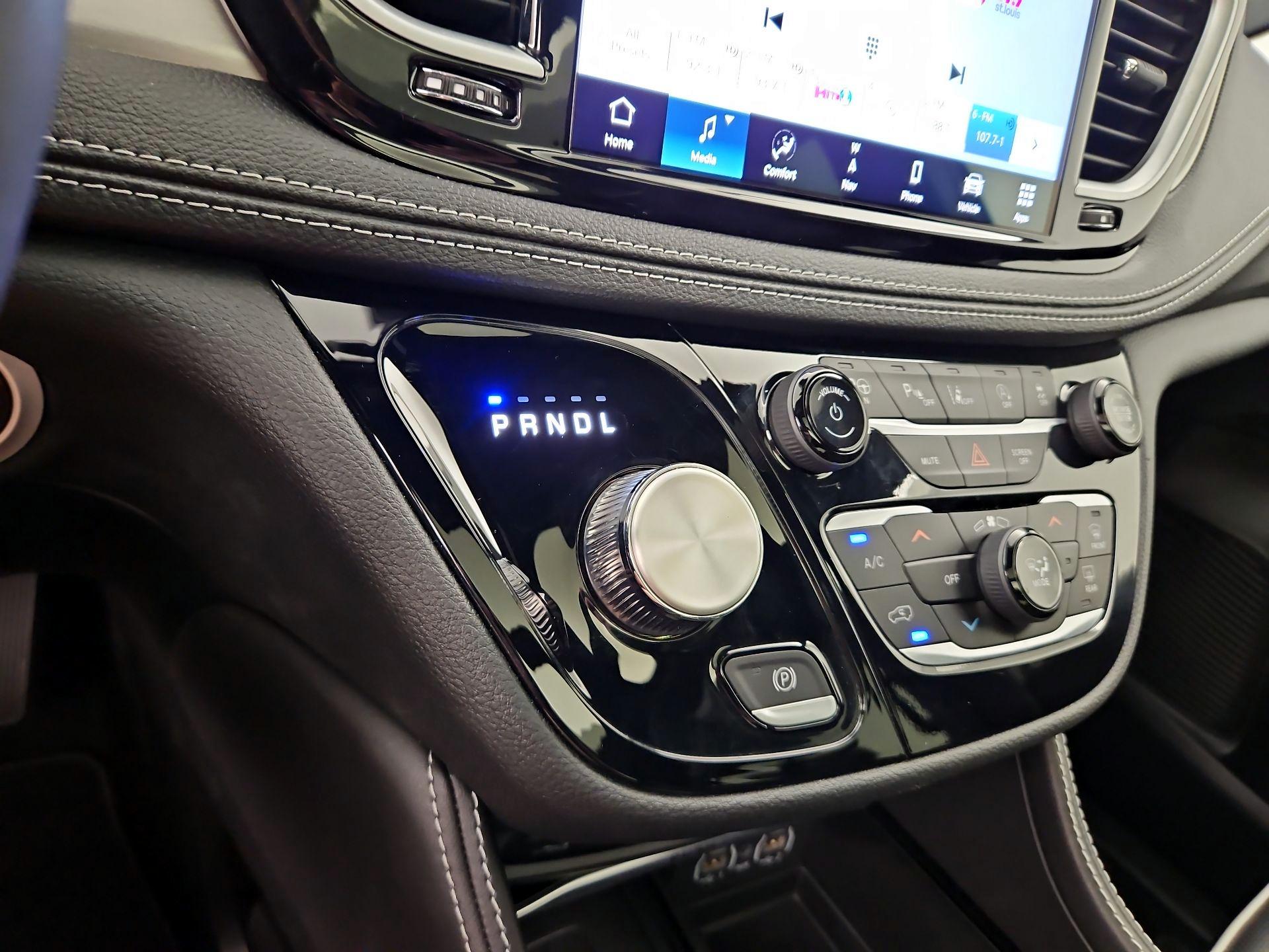 Thumbnail: 2023 Chrysler Pacifica - 18