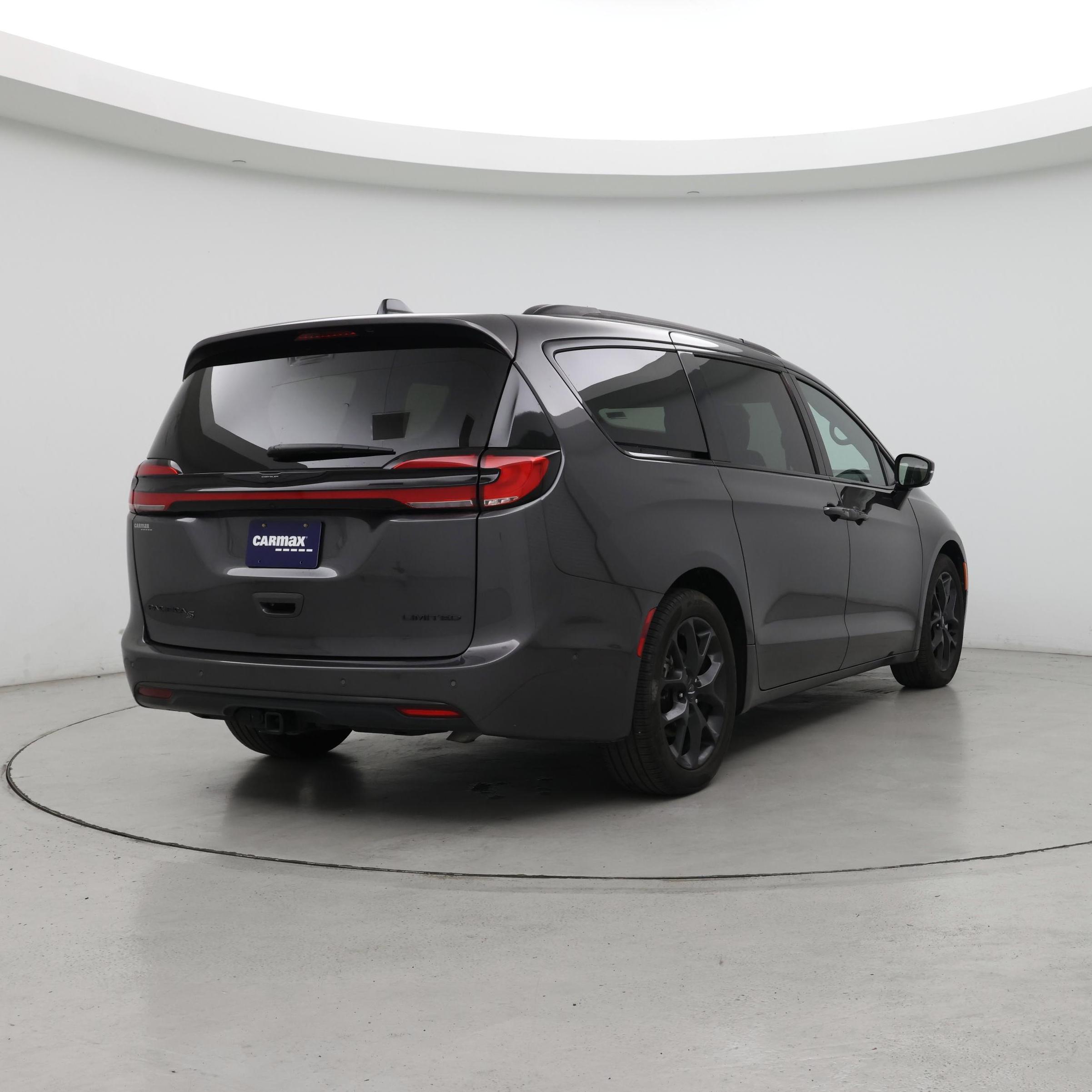 Thumbnail: 2023 Chrysler Pacifica - 8