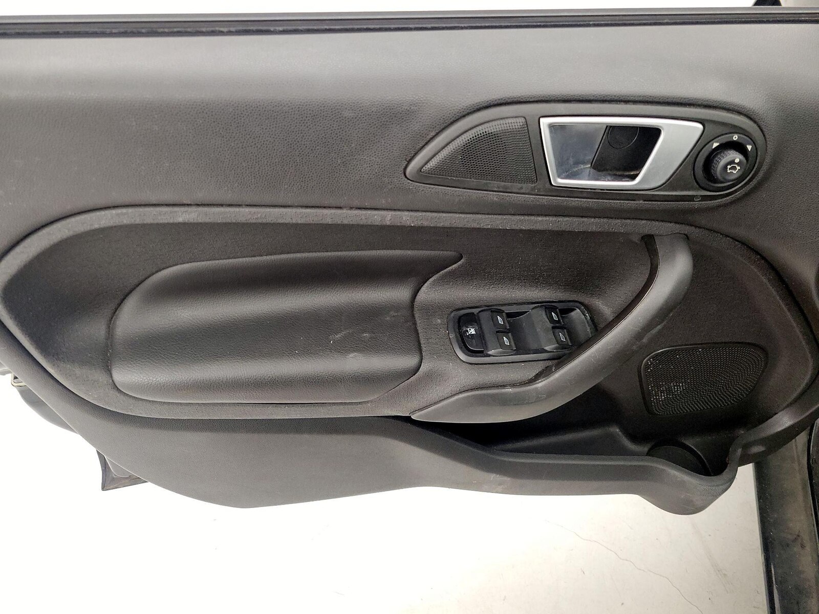 2018 Ford Fiesta Titanium - Photo 13