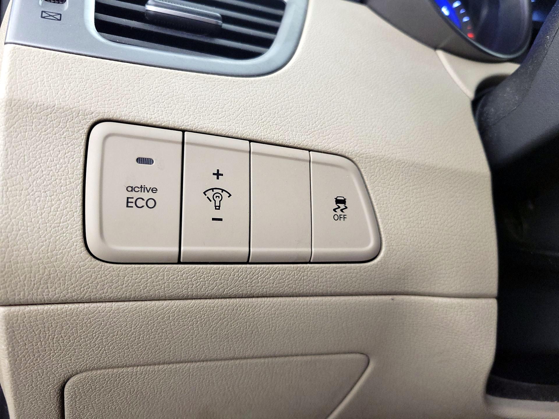 Thumbnail: 2016 Hyundai Elantra - 13