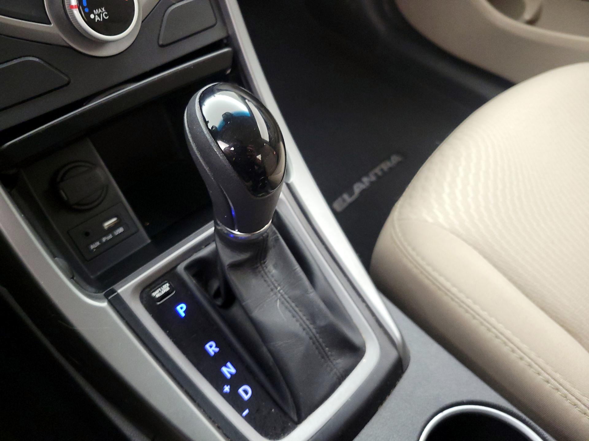 Thumbnail: 2016 Hyundai Elantra - 16