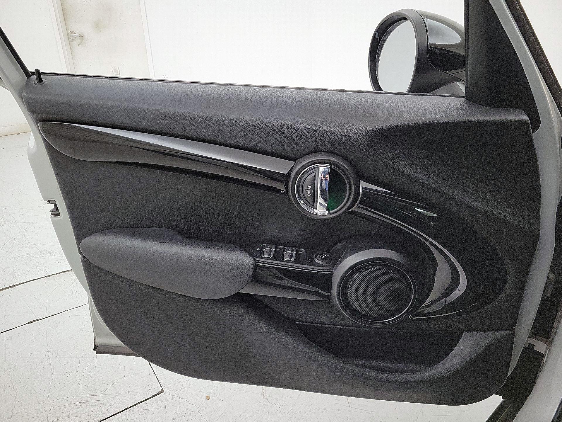 Thumbnail: 2019 MINI Cooper Hardtop - 12