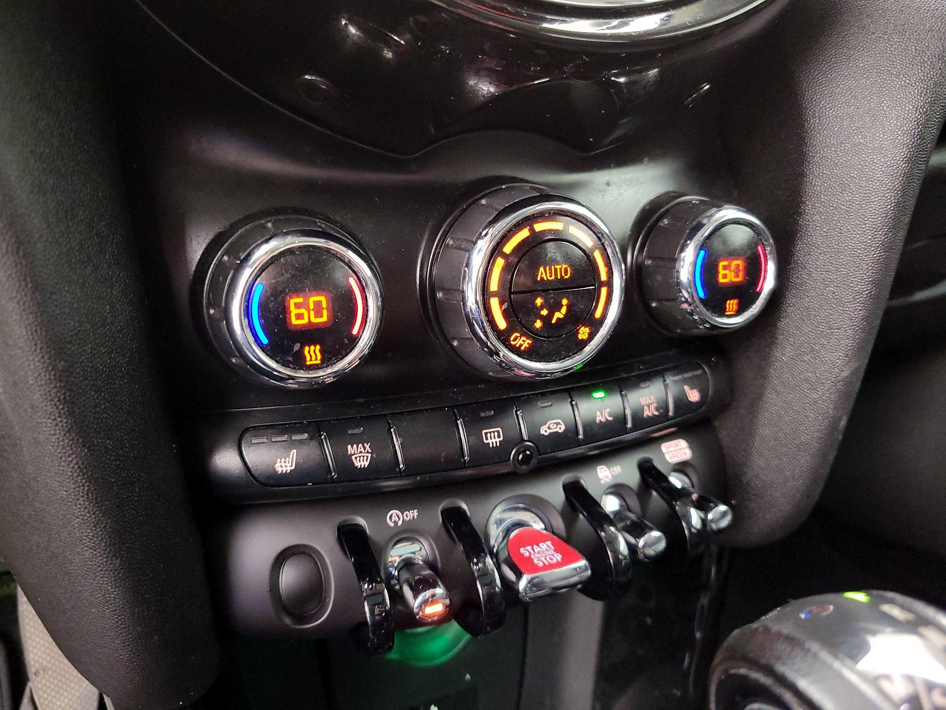 Thumbnail: 2019 MINI Cooper Hardtop - 16