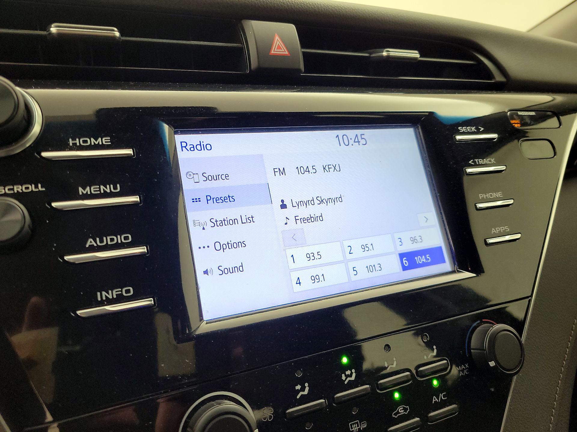 Thumbnail: 2018 Toyota Camry - 15