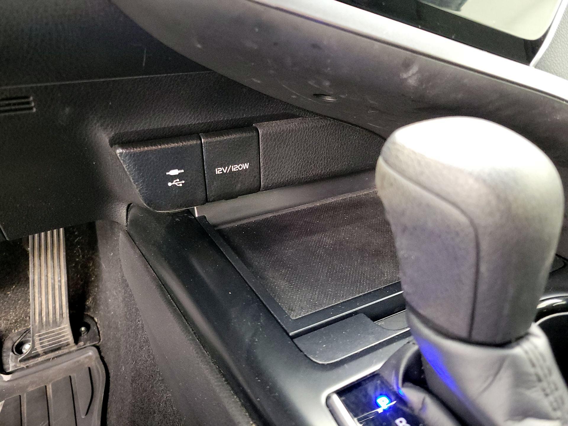 Thumbnail: 2018 Toyota Camry - 18
