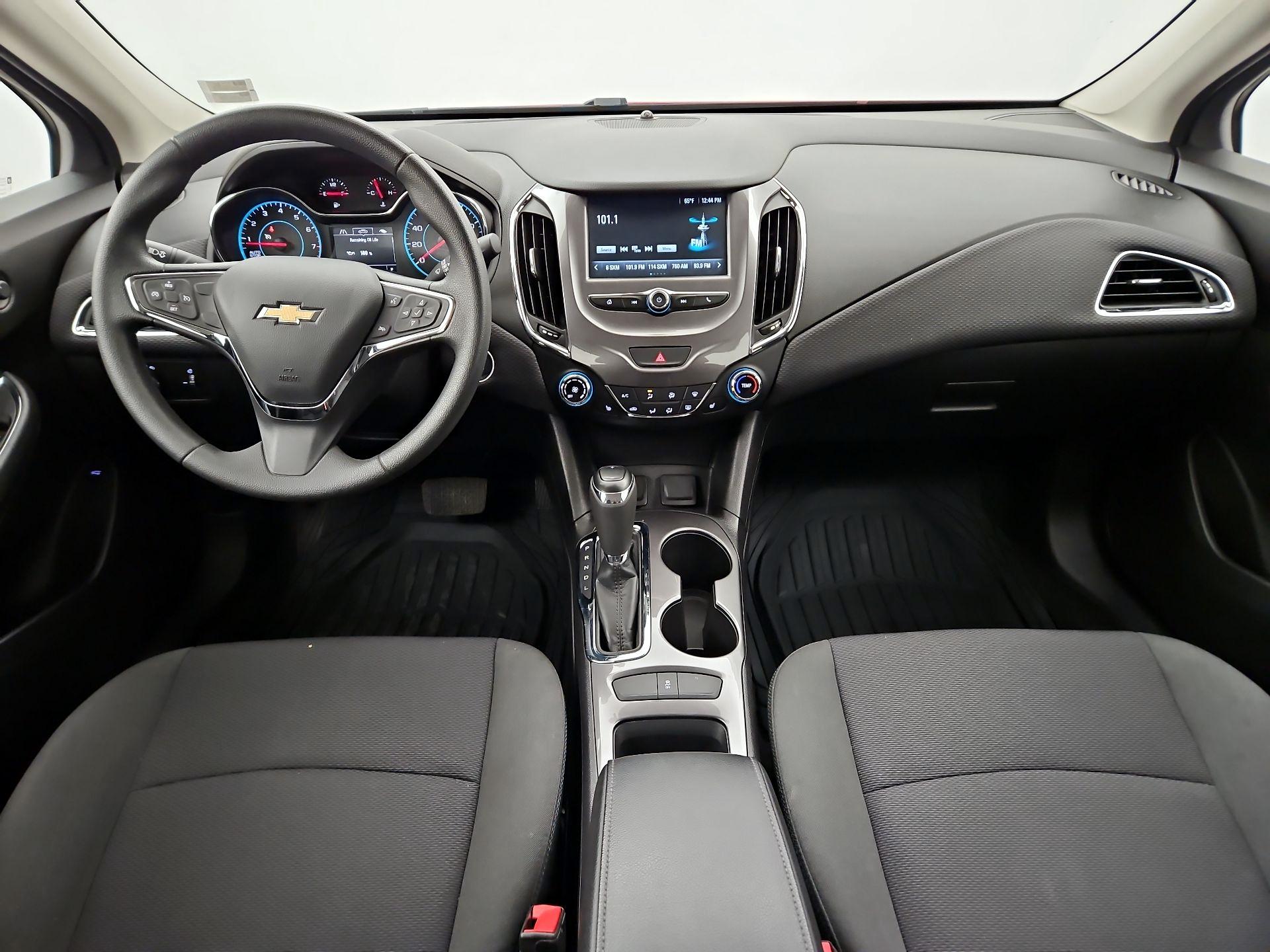 Thumbnail: 2017 Chevrolet Cruze - 9