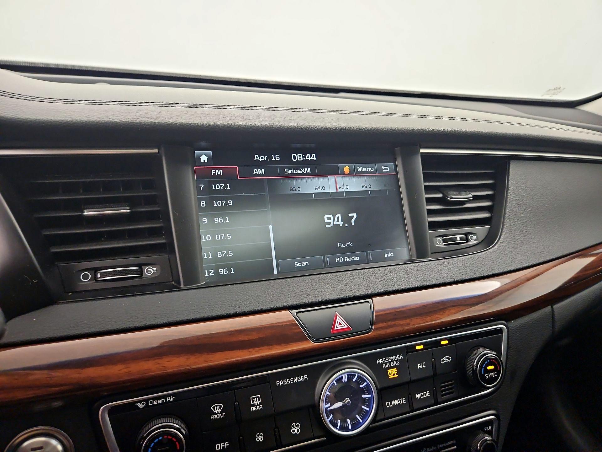 Thumbnail: 2017 Kia Cadenza - 16