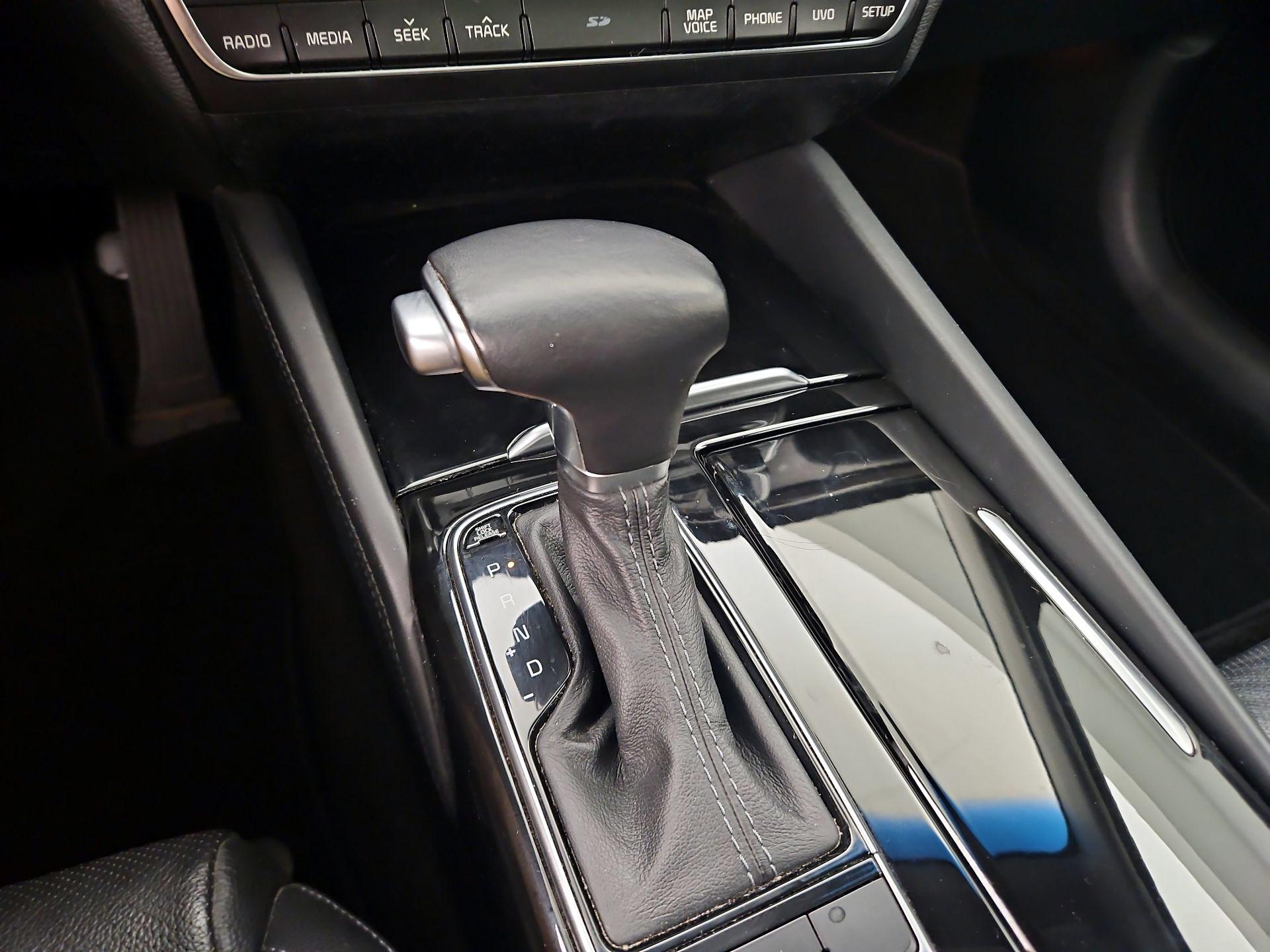 Thumbnail: 2017 Kia Cadenza - 18