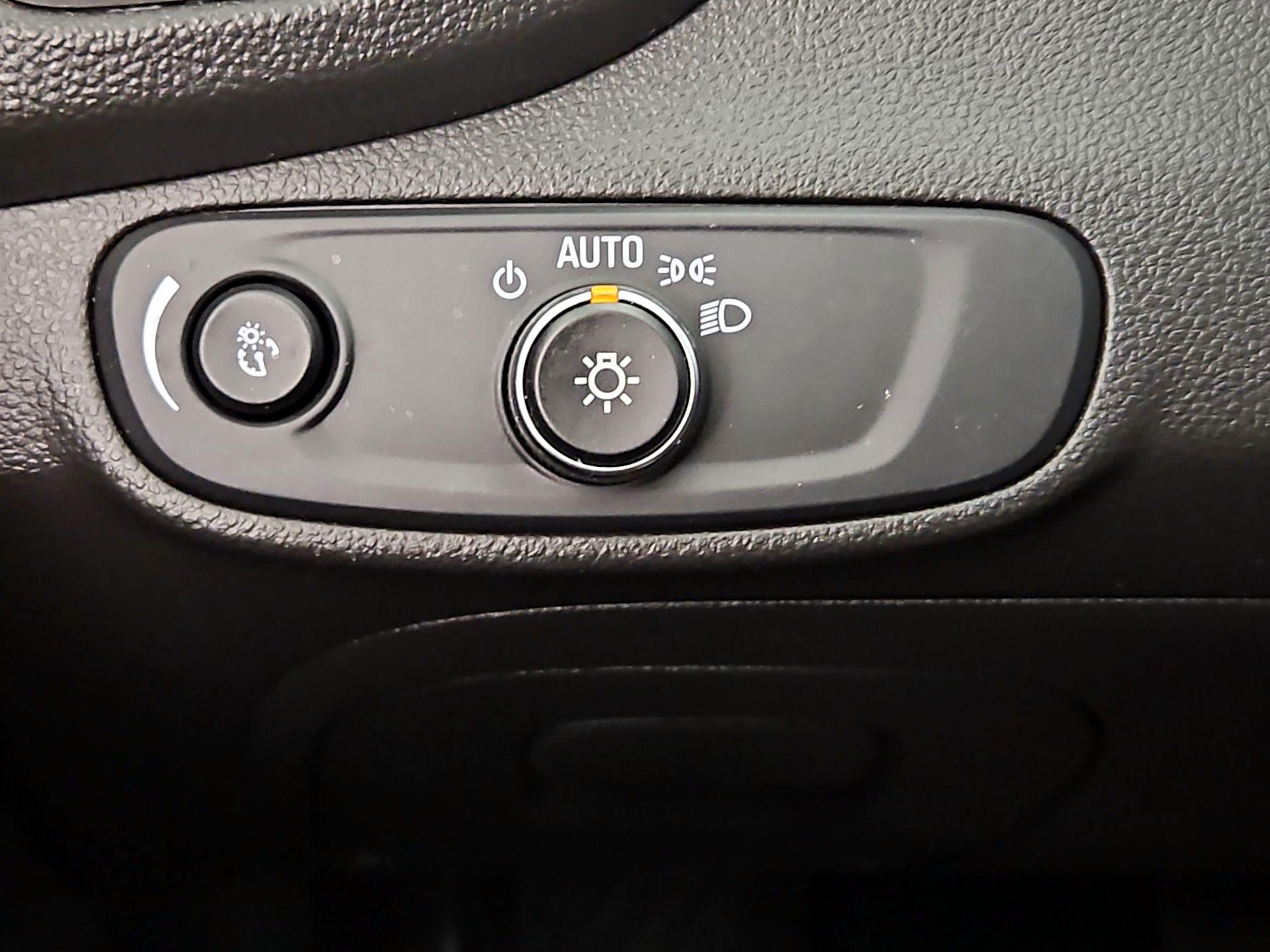 Thumbnail: 2017 Chevrolet Trax - 13