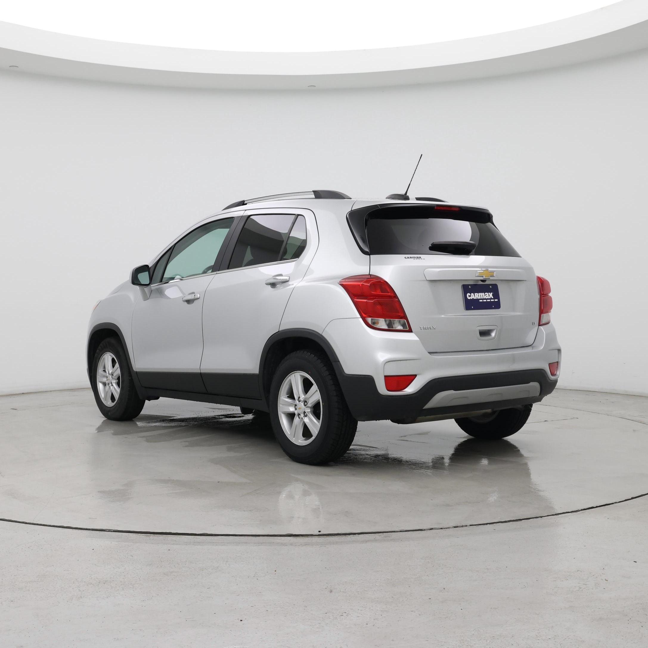 Thumbnail: 2017 Chevrolet Trax - 2