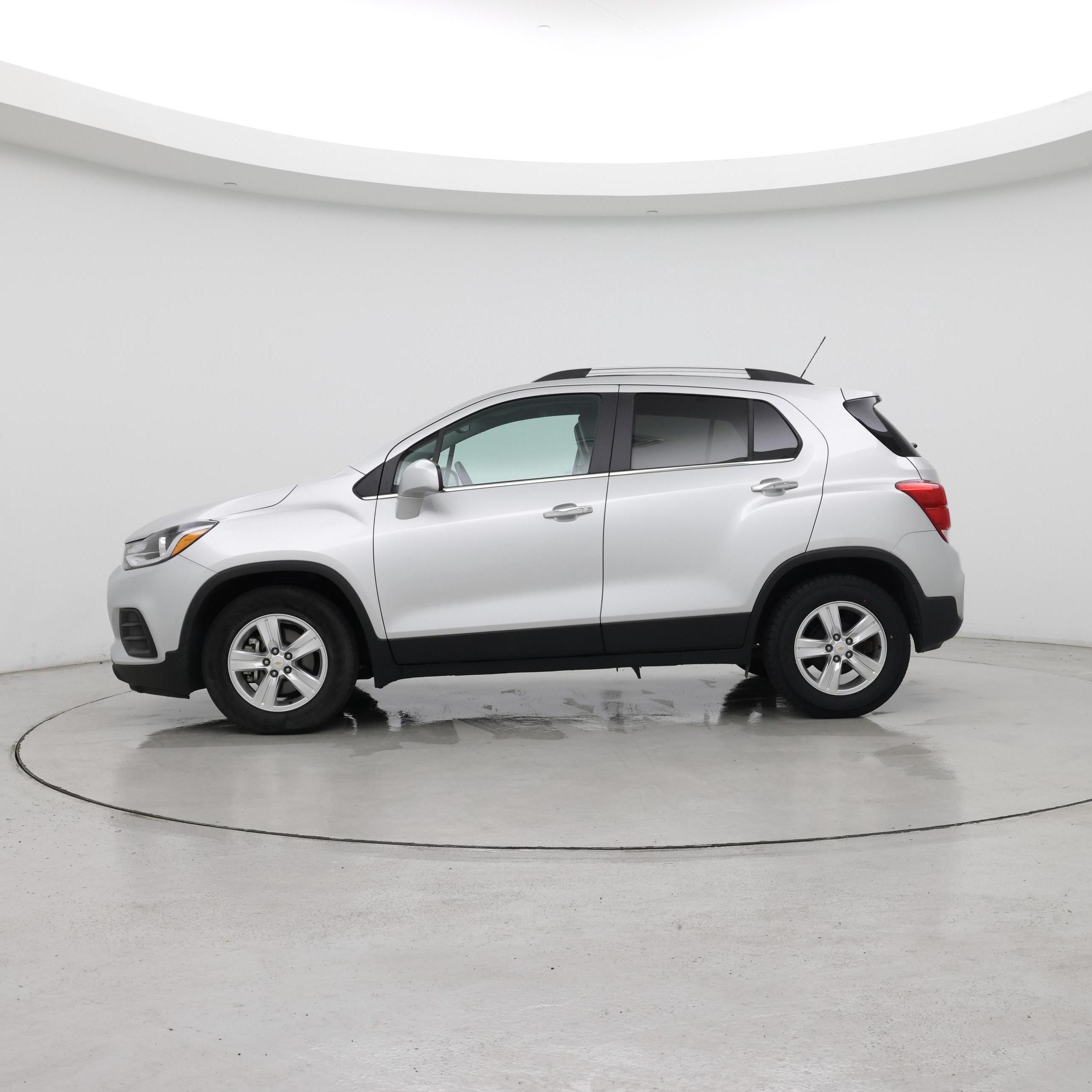 Thumbnail: 2017 Chevrolet Trax - 3