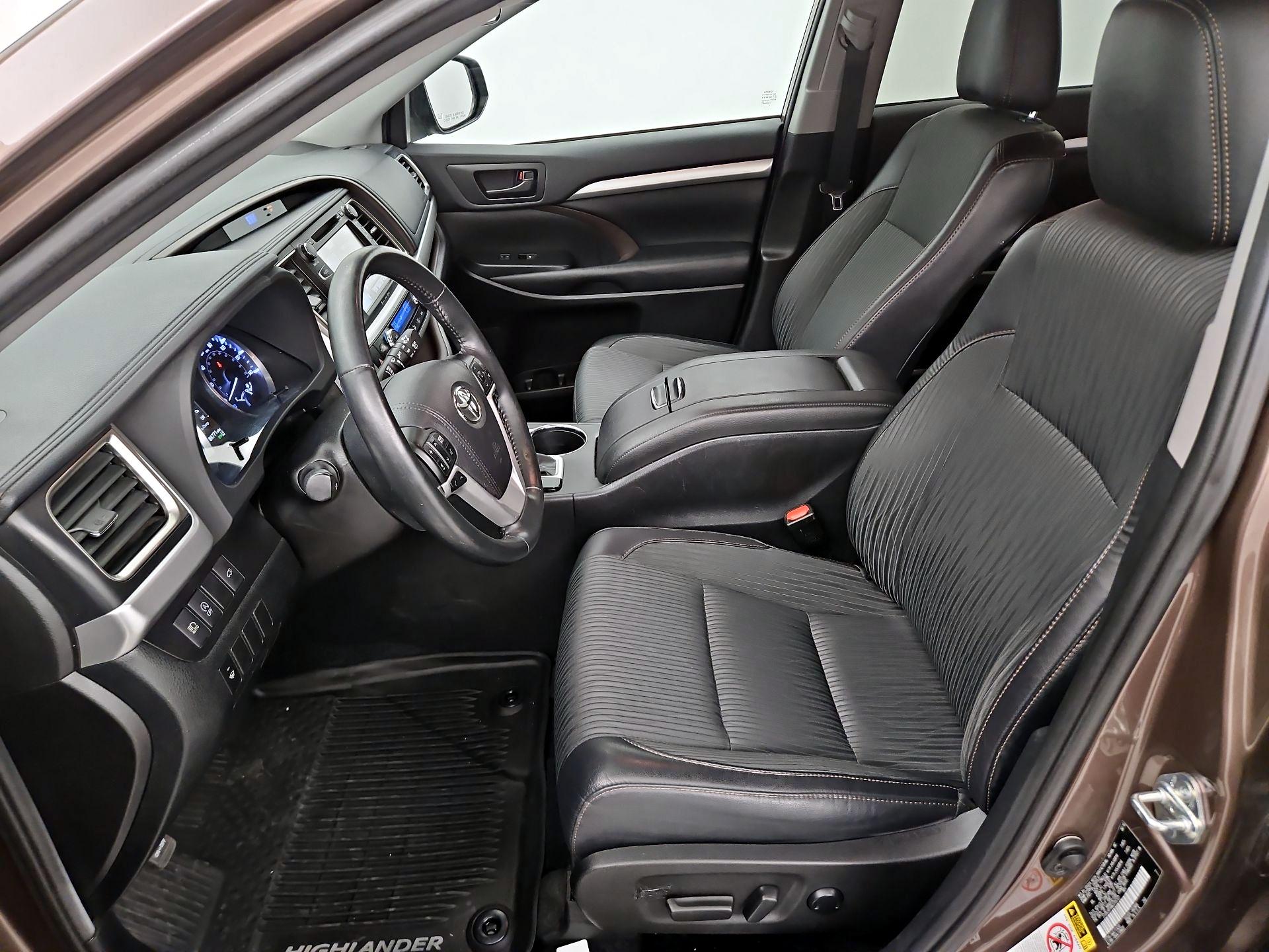 Thumbnail: 2019 Toyota Highlander - 11