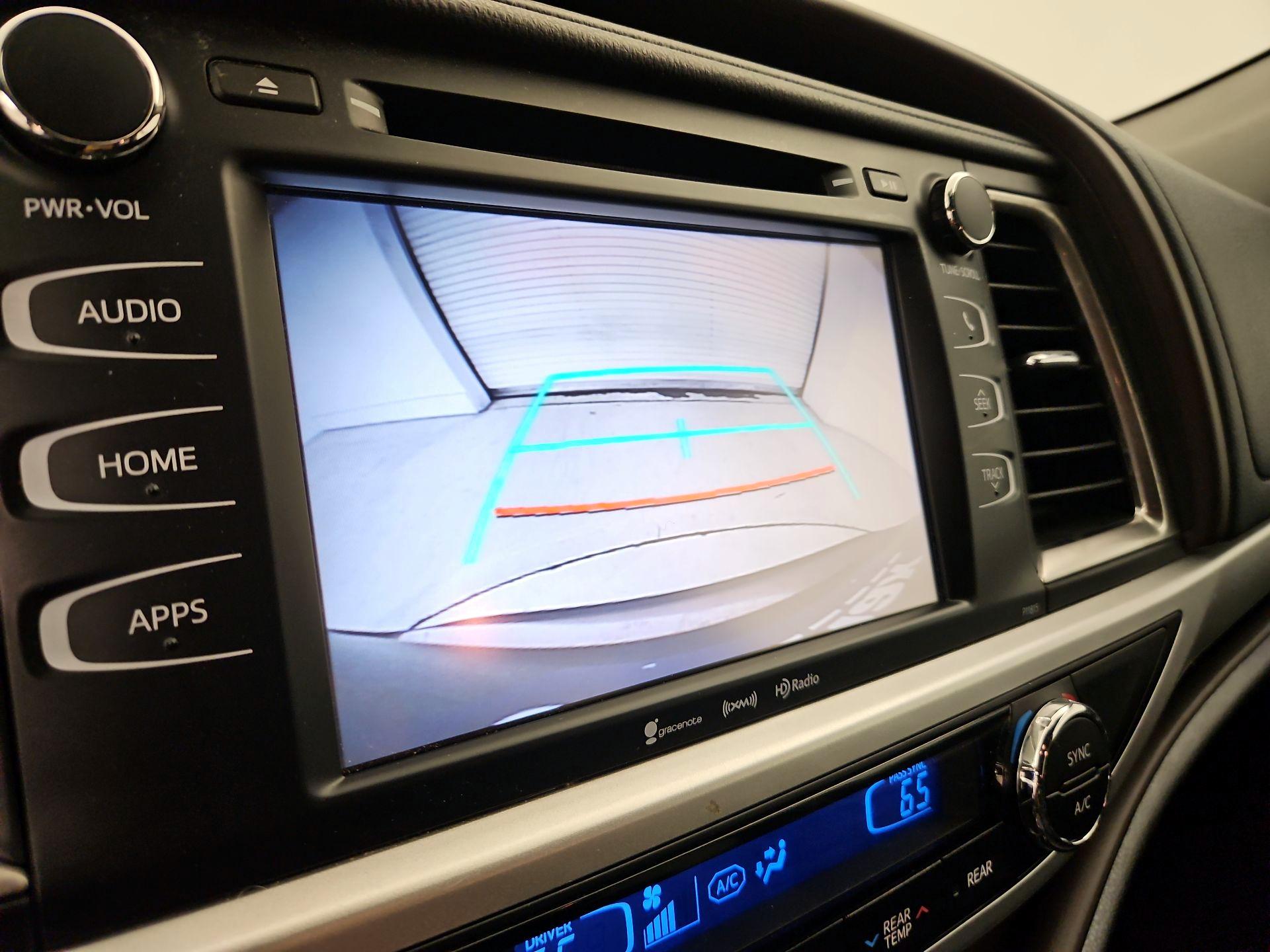 Thumbnail: 2019 Toyota Highlander - 14