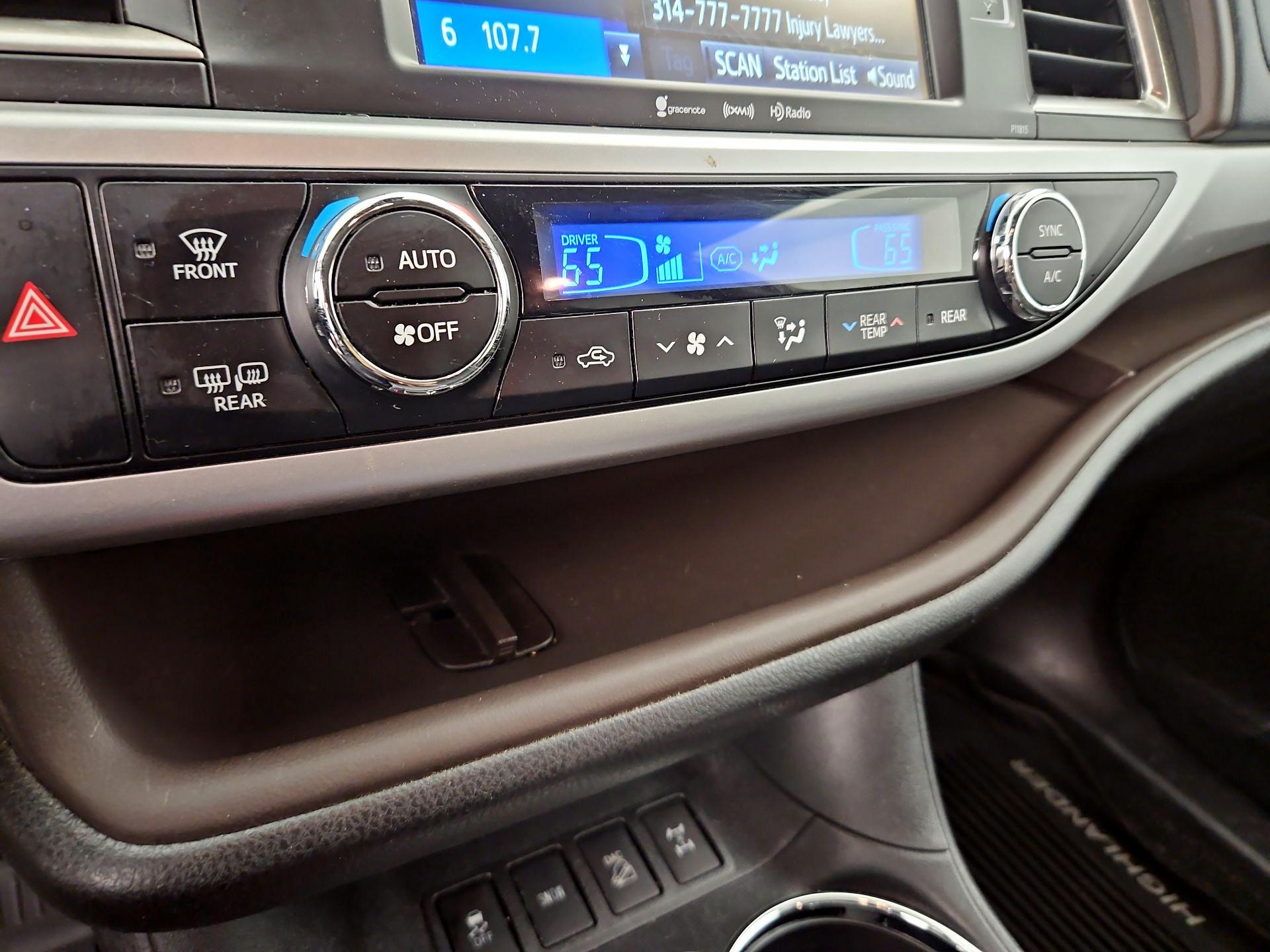 Thumbnail: 2019 Toyota Highlander - 16