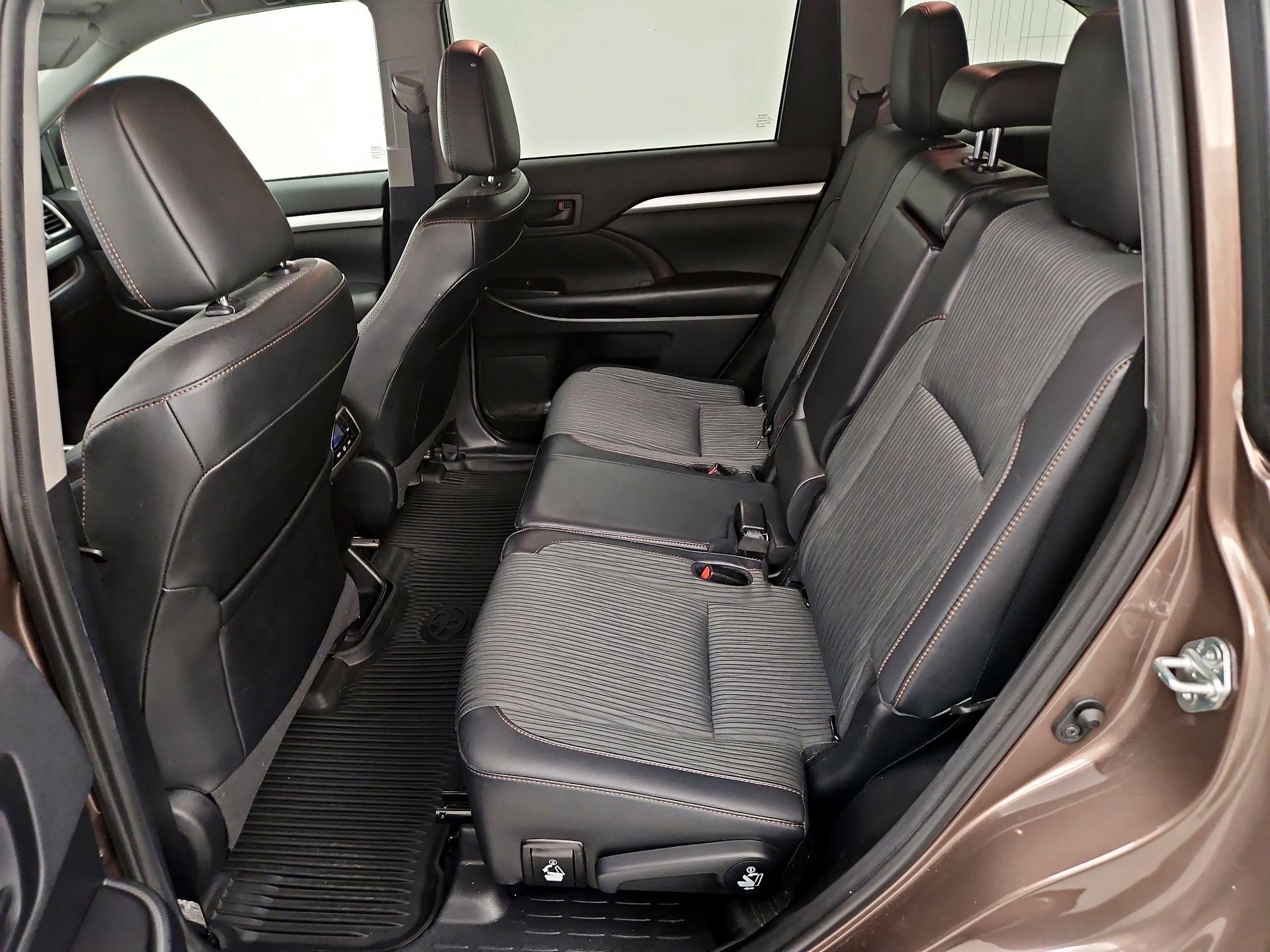 Thumbnail: 2019 Toyota Highlander - 19