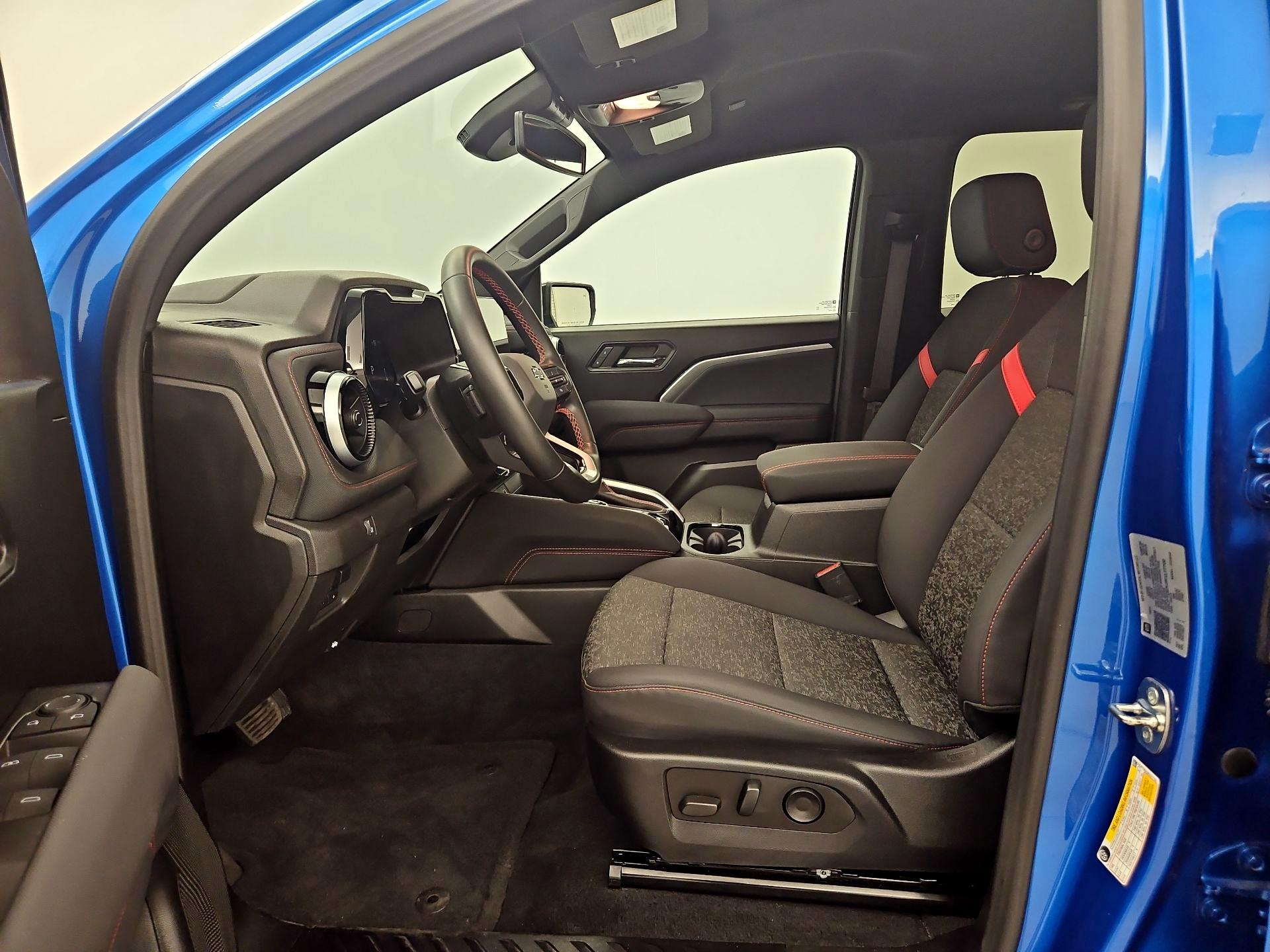 Thumbnail: 2024 Chevrolet Colorado - 11