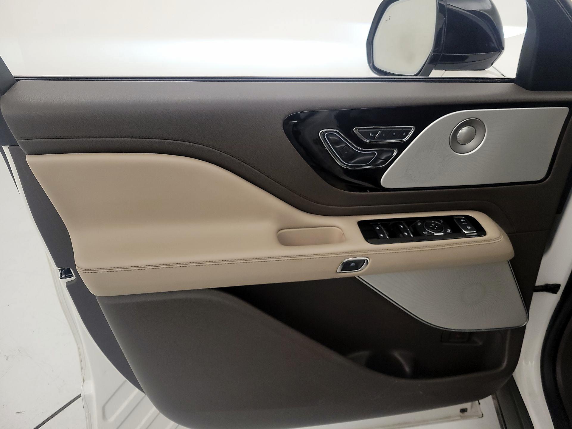 Thumbnail: 2021 Lincoln Aviator - 12