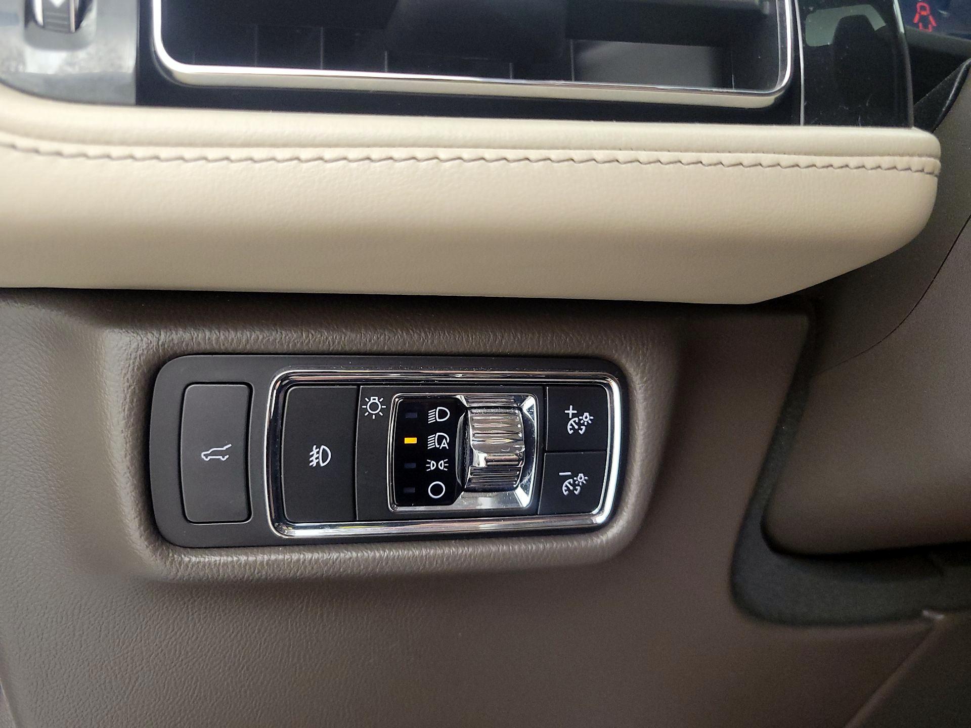 Thumbnail: 2021 Lincoln Aviator - 13