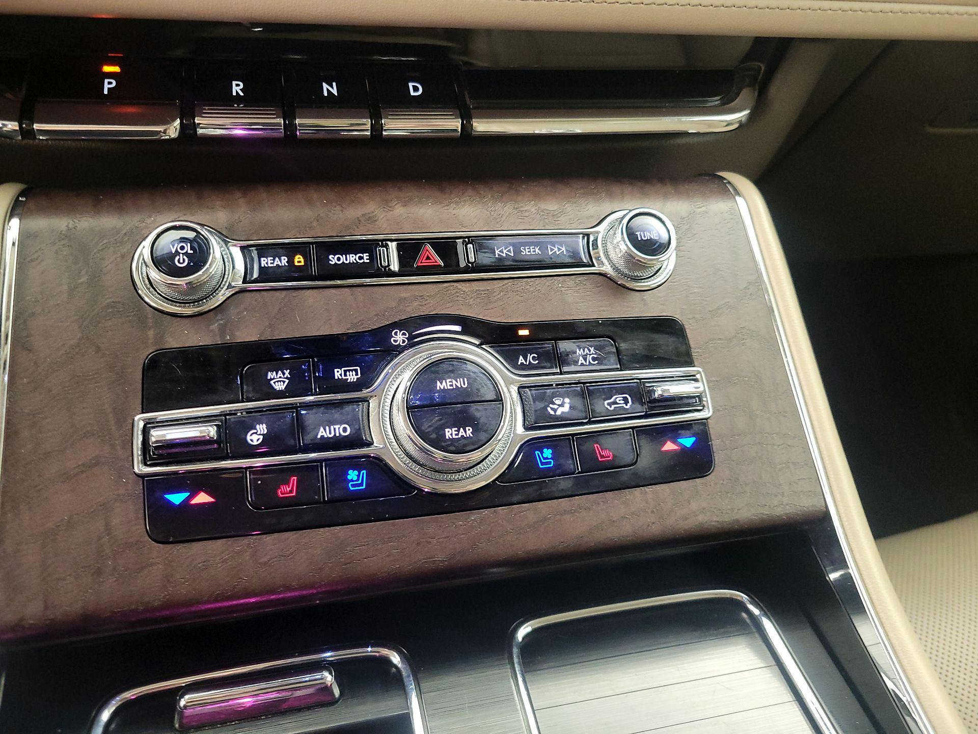 Thumbnail: 2021 Lincoln Aviator - 17