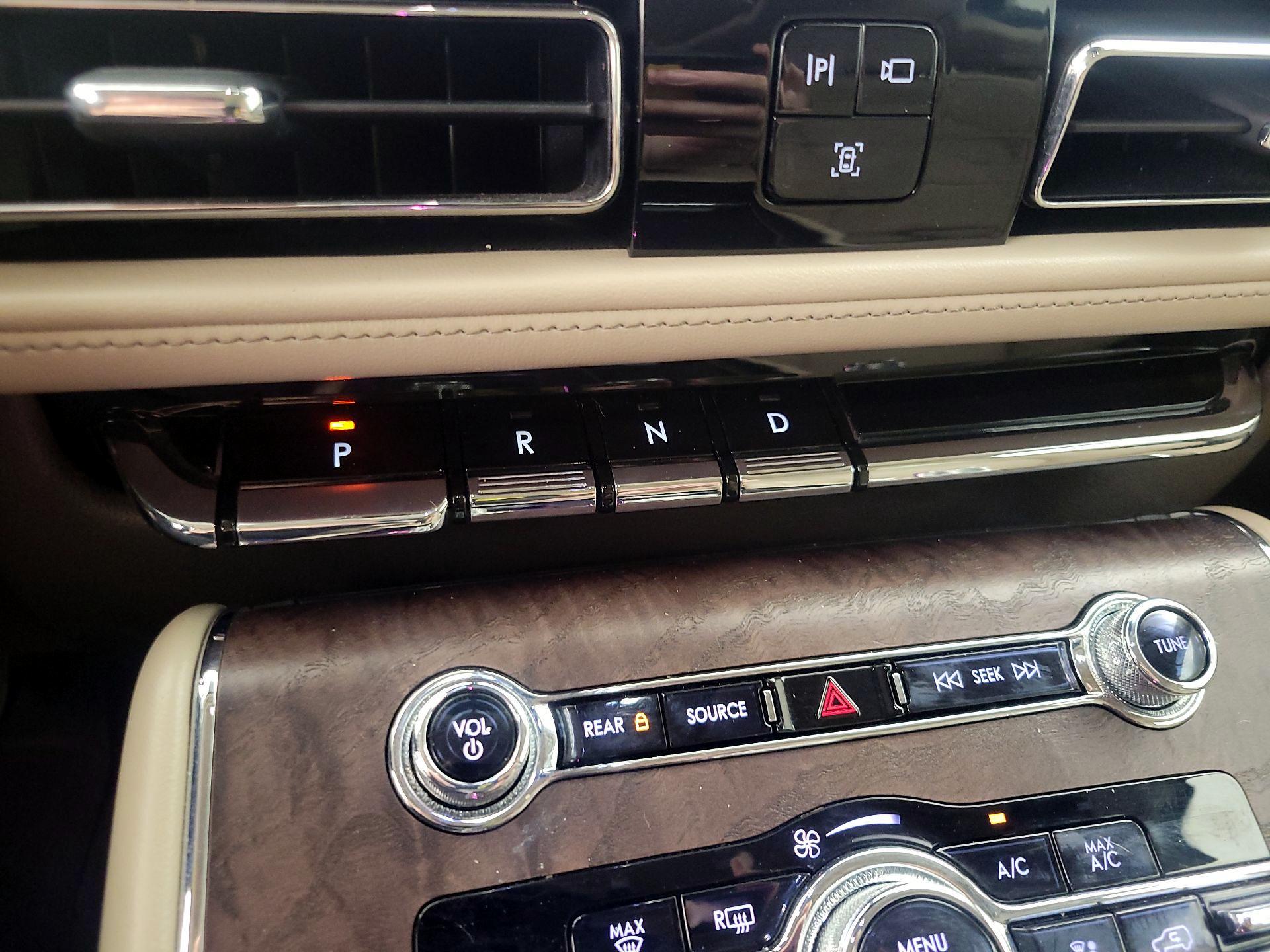 Thumbnail: 2021 Lincoln Aviator - 18