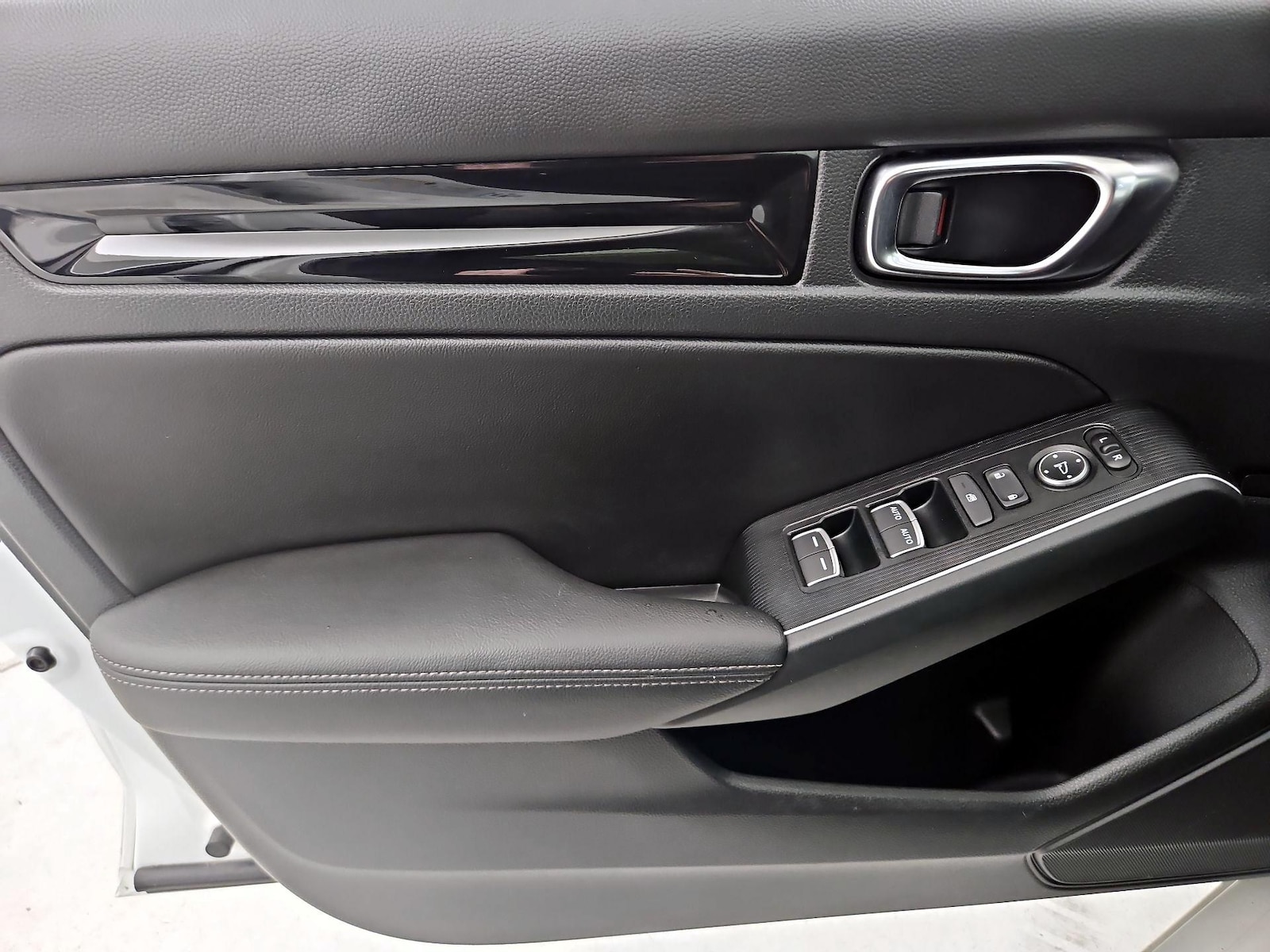 2025 Honda Civic Sport - Photo 13