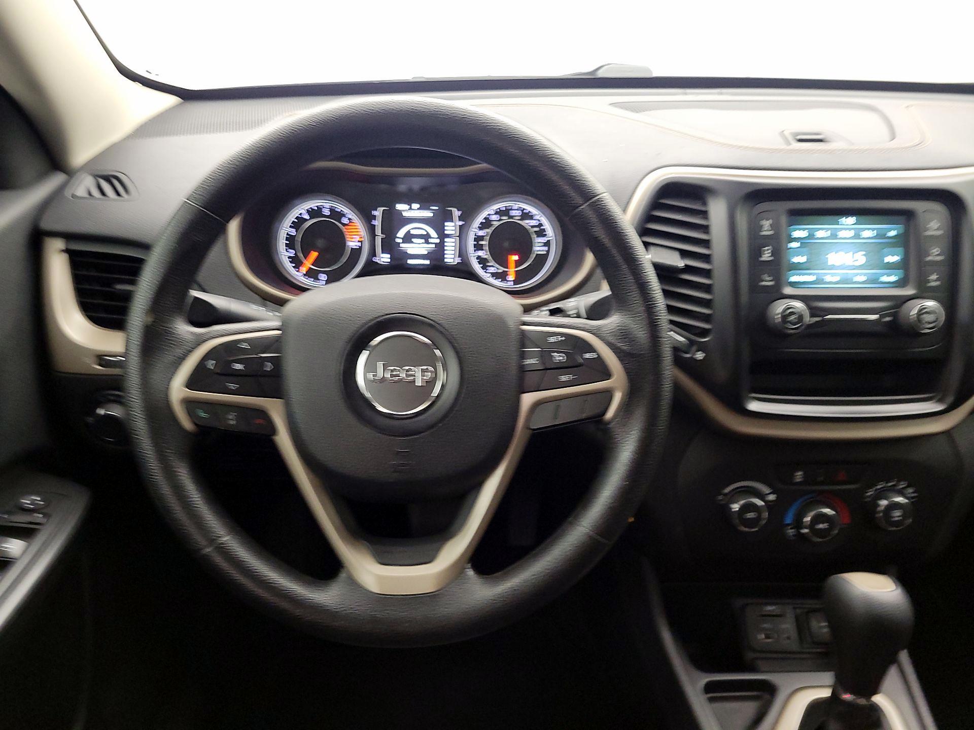 Thumbnail: 2017 Jeep Cherokee - 10