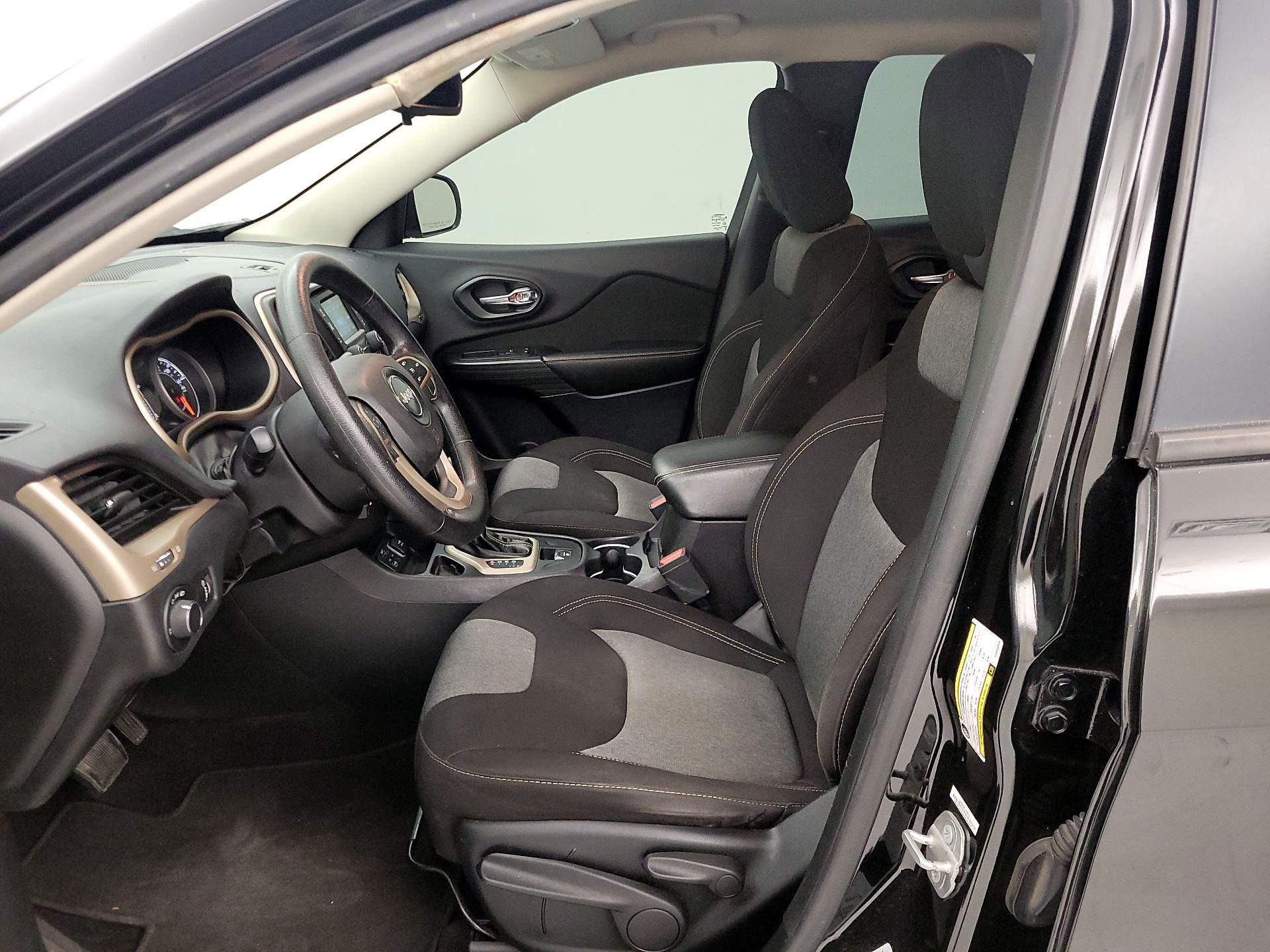 Thumbnail: 2017 Jeep Cherokee - 11