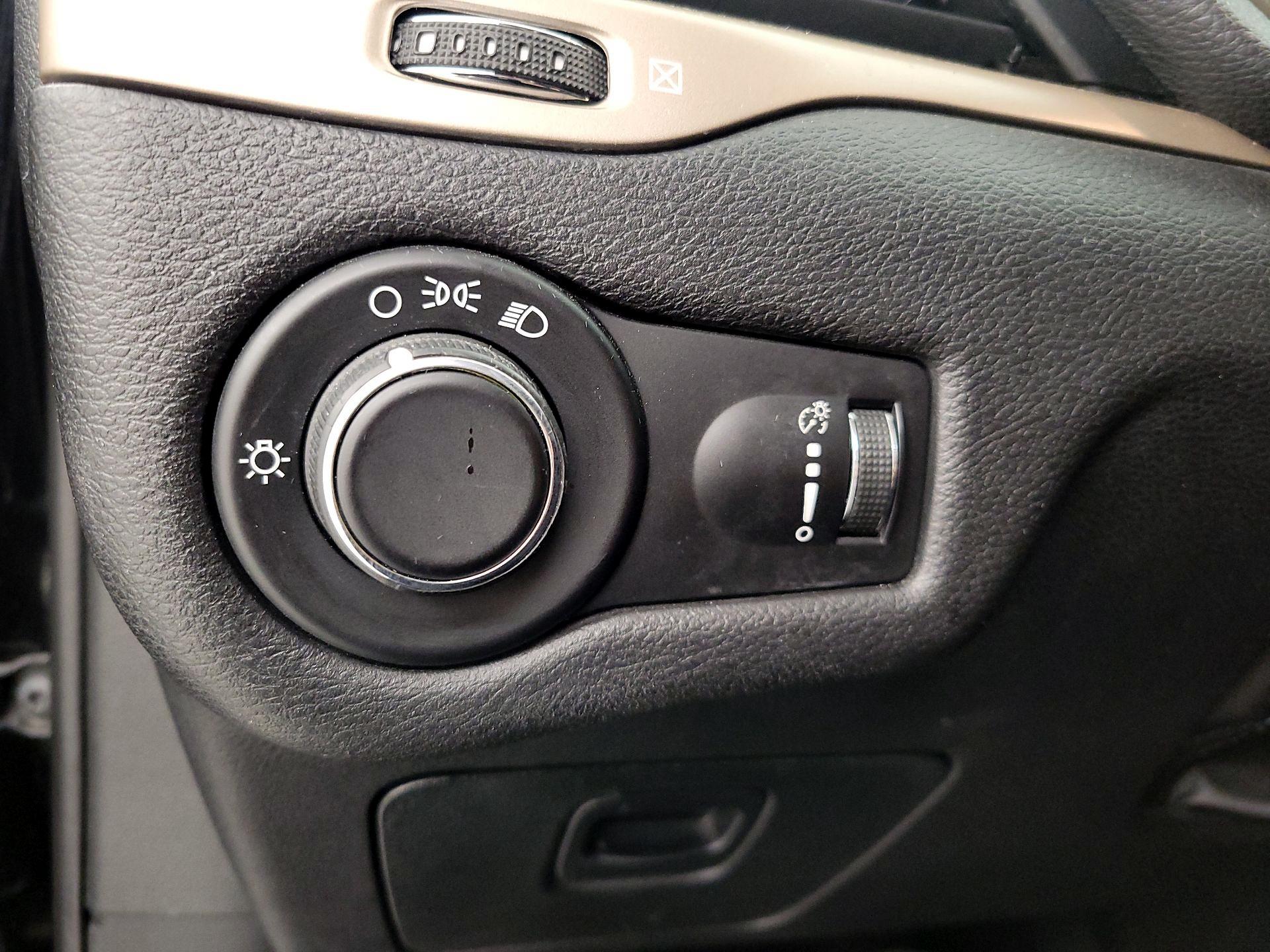 Thumbnail: 2017 Jeep Cherokee - 13