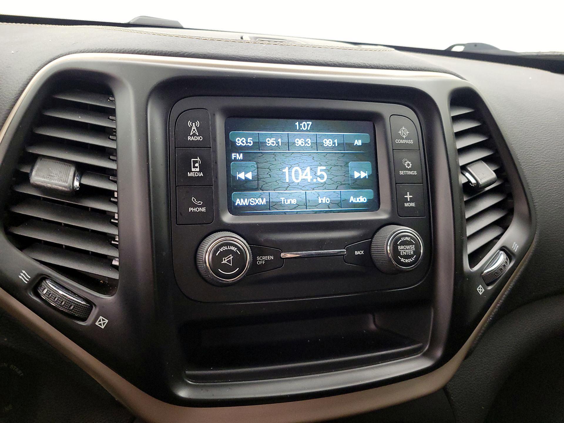 Thumbnail: 2017 Jeep Cherokee - 15