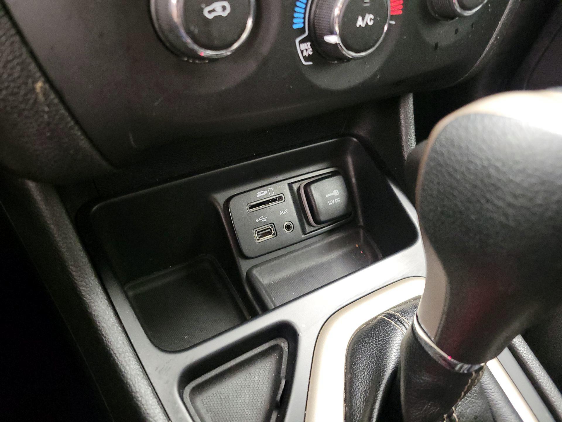 Thumbnail: 2017 Jeep Cherokee - 18