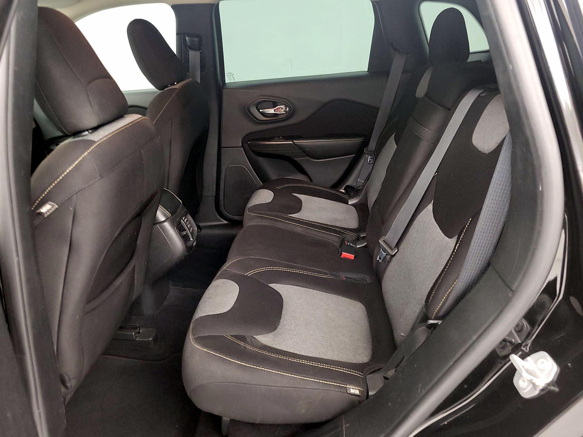 Thumbnail: 2017 Jeep Cherokee - 19