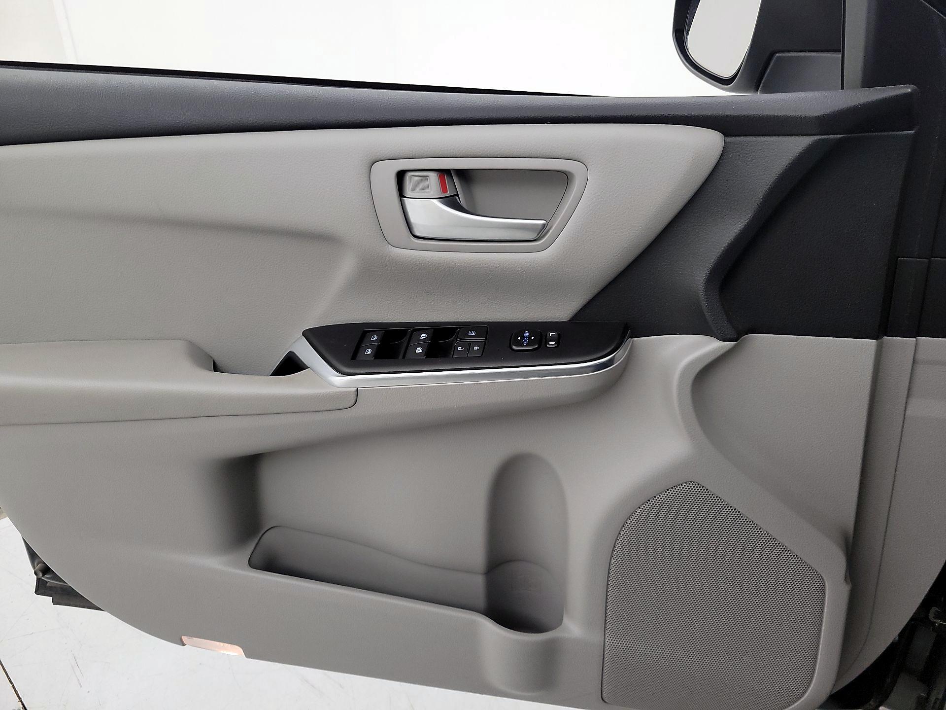 Thumbnail: 2017 Toyota Camry - 12