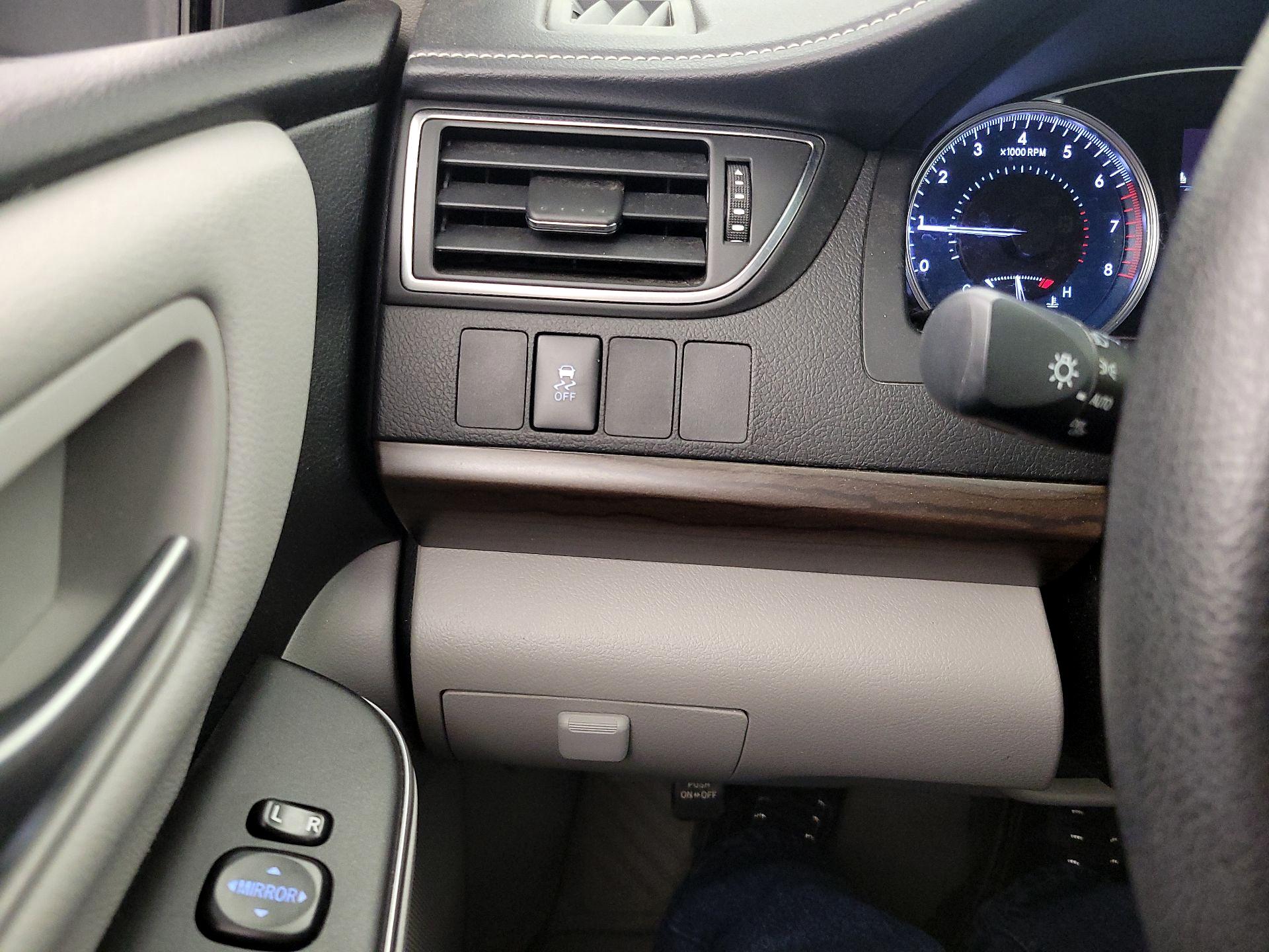 Thumbnail: 2017 Toyota Camry - 13