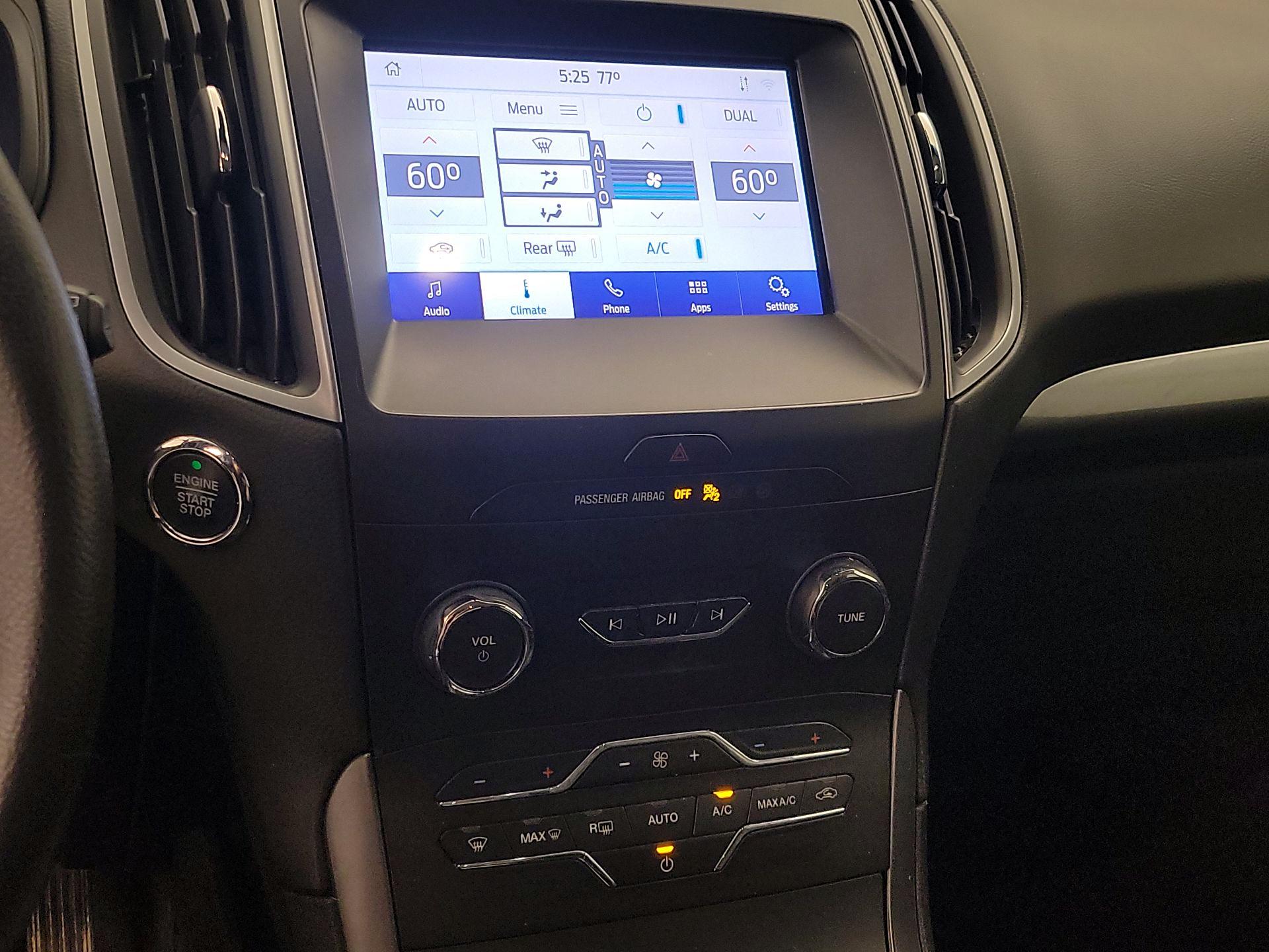 Thumbnail: 2020 Ford Edge - 16