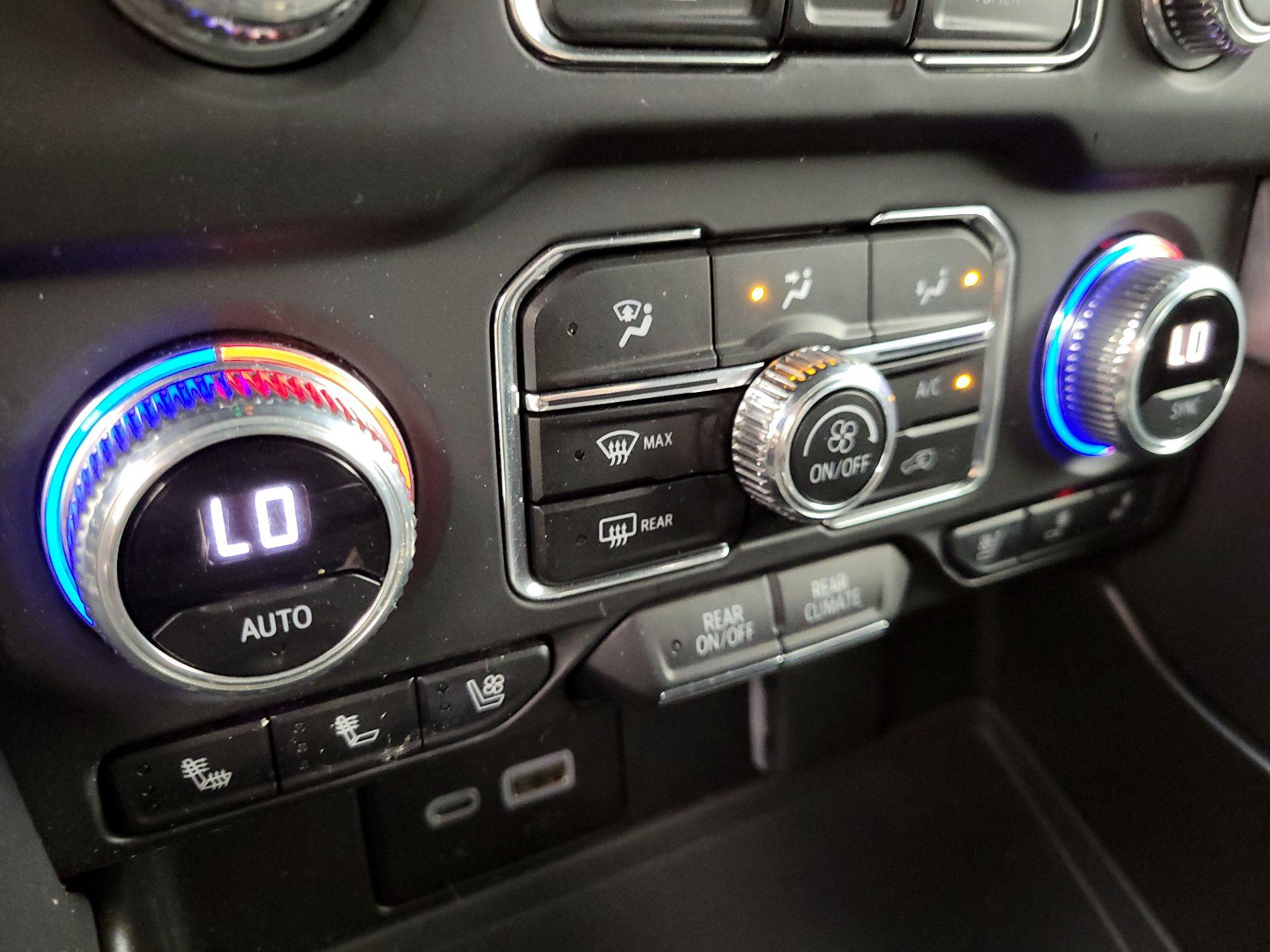 Thumbnail: 2023 GMC Yukon XL - 16