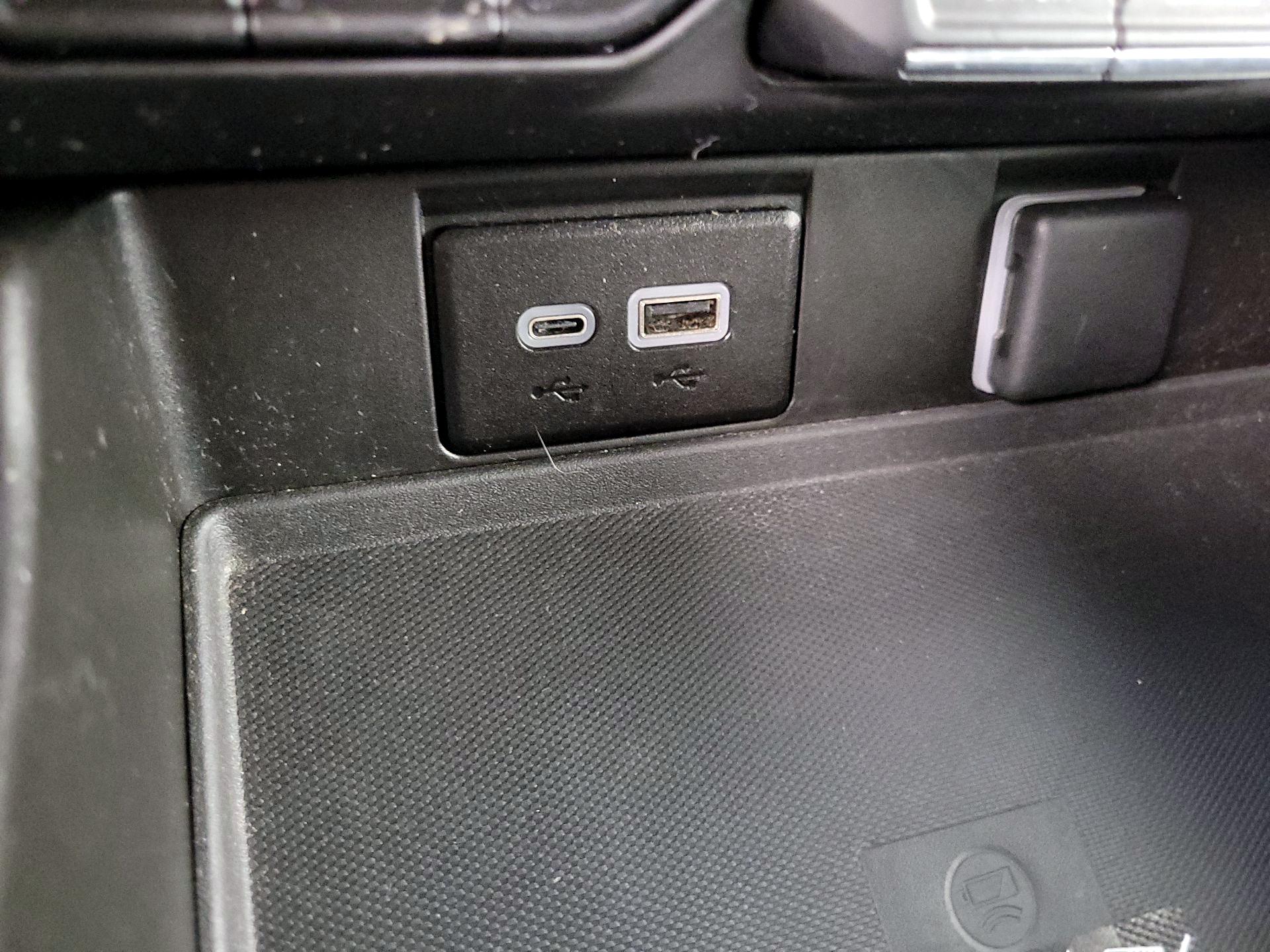 Thumbnail: 2023 GMC Yukon XL - 18