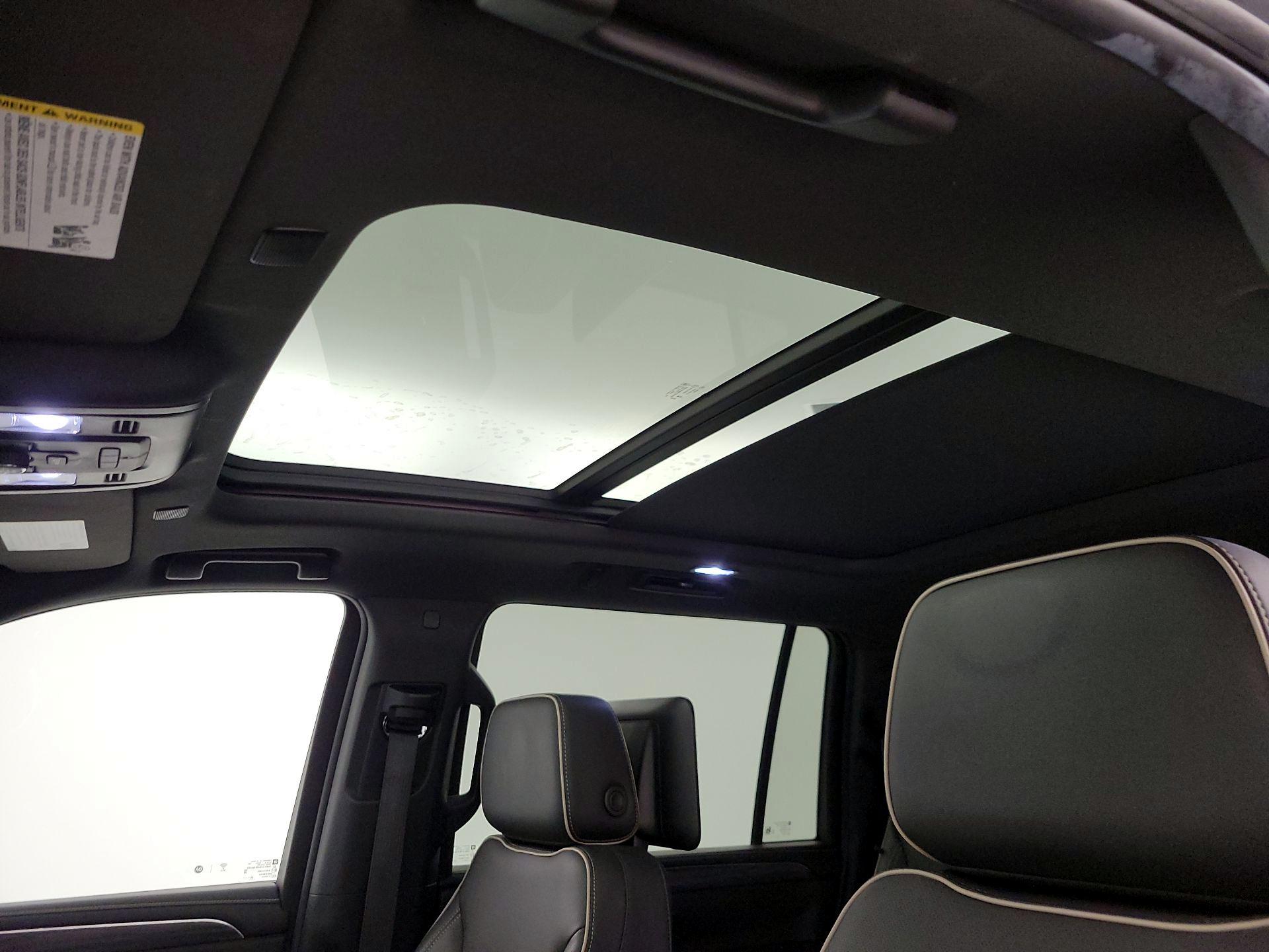 Thumbnail: 2023 GMC Yukon XL - 19