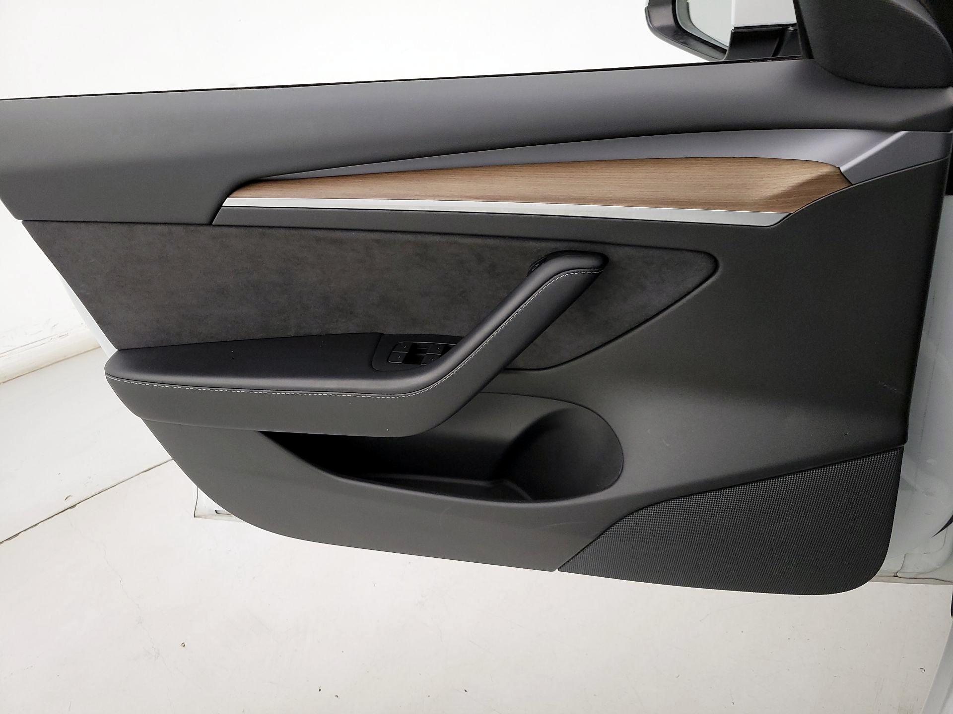 Thumbnail: 2021 Tesla Model 3 - 12