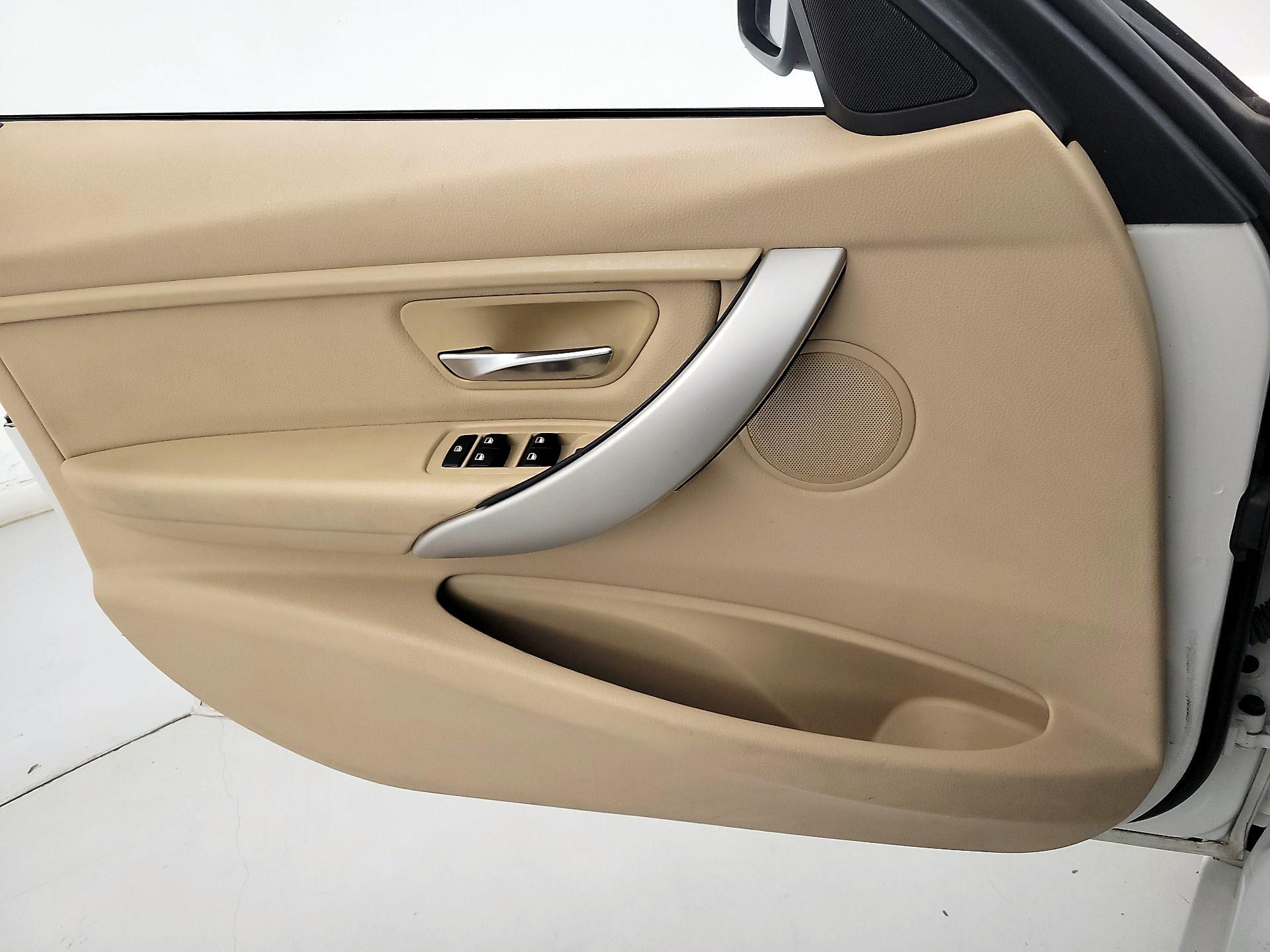 Thumbnail: 2015 BMW 3 Series - 12