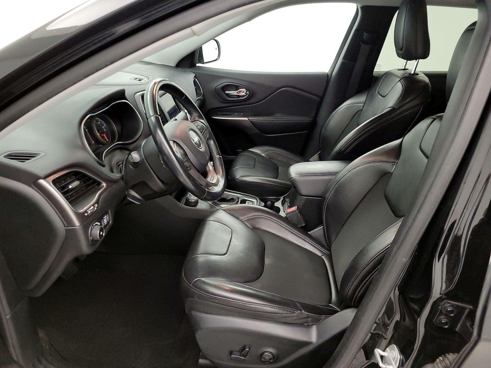2019 Jeep Cherokee Latitude Plus - Photo 12