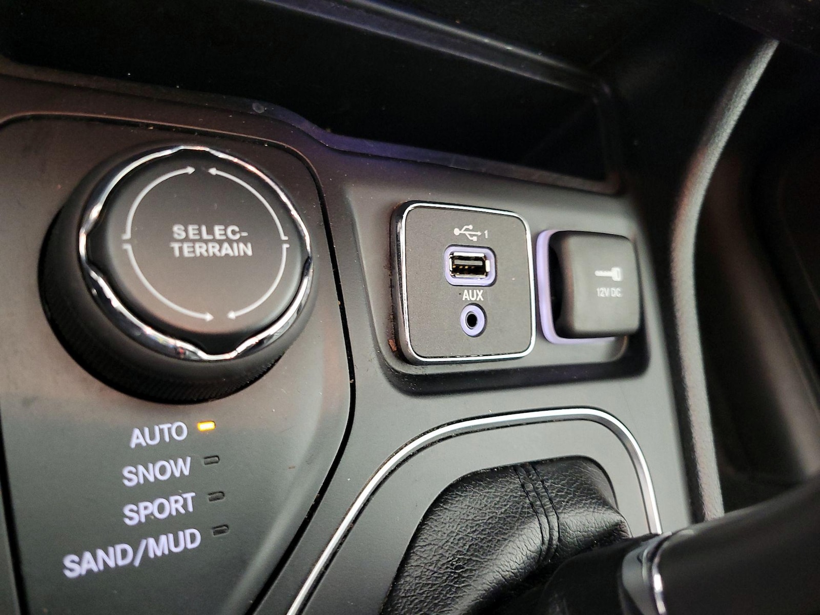 2019 Jeep Cherokee Latitude Plus - Photo 19