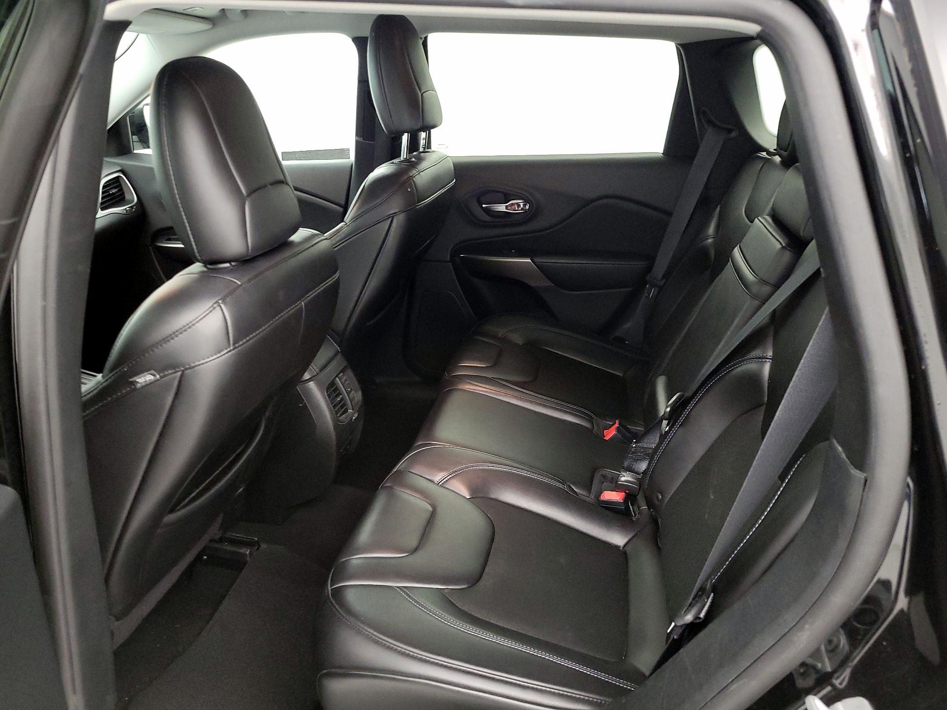 Thumbnail: 2019 Jeep Cherokee - 19