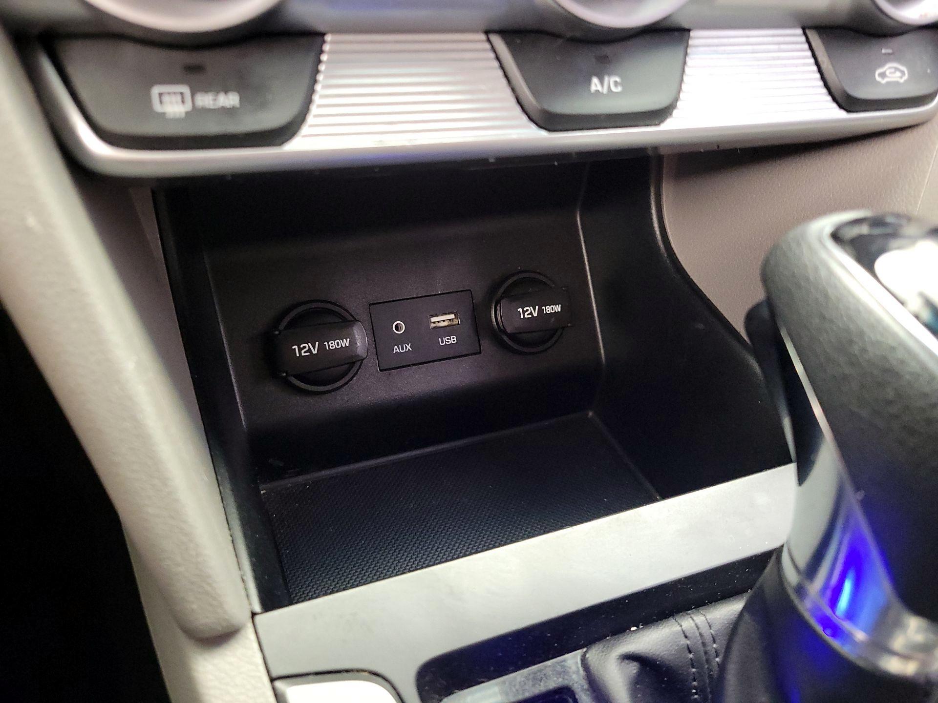Thumbnail: 2019 Hyundai Elantra - 18