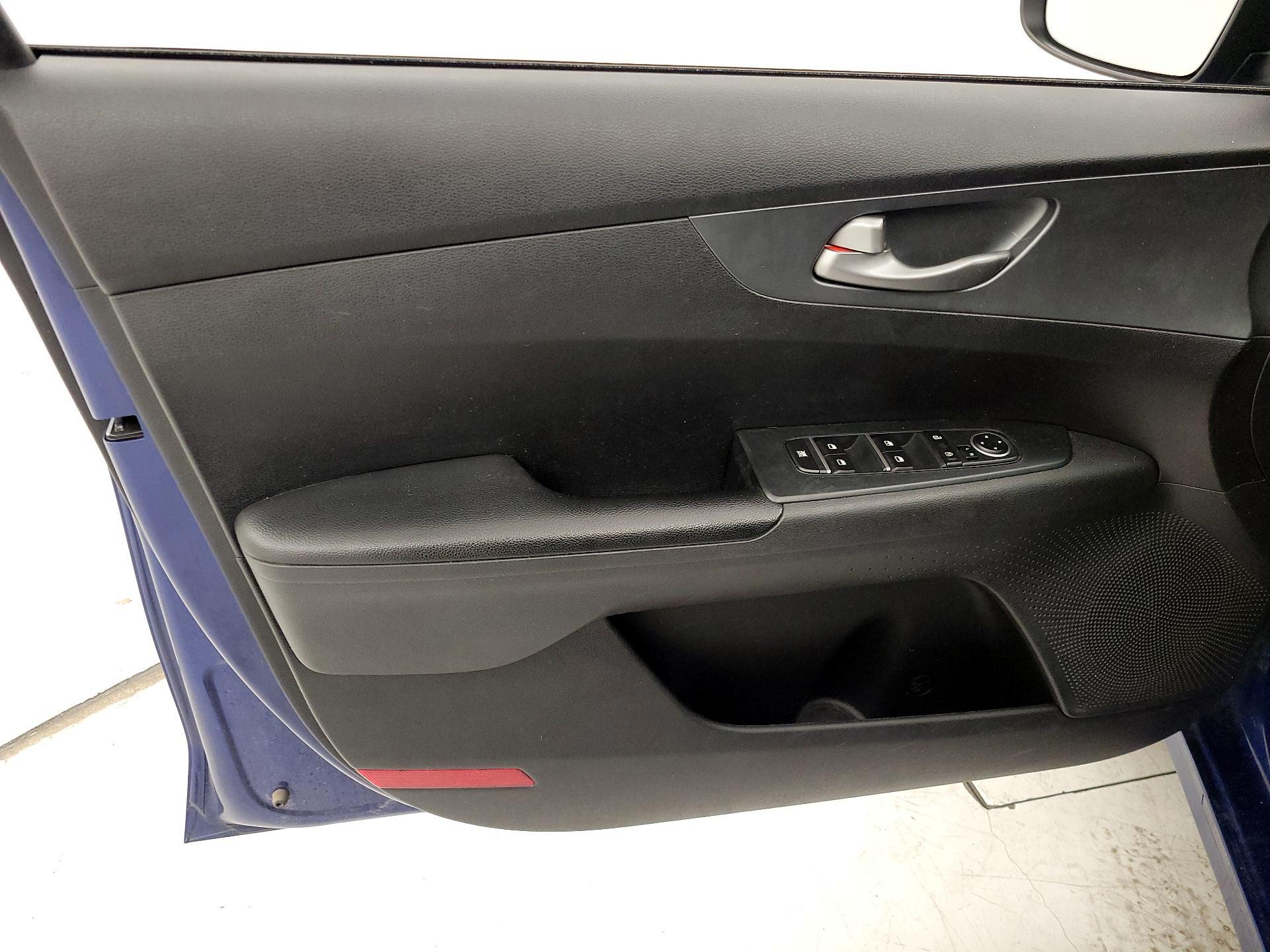 Thumbnail: 2021 Kia Forte - 12
