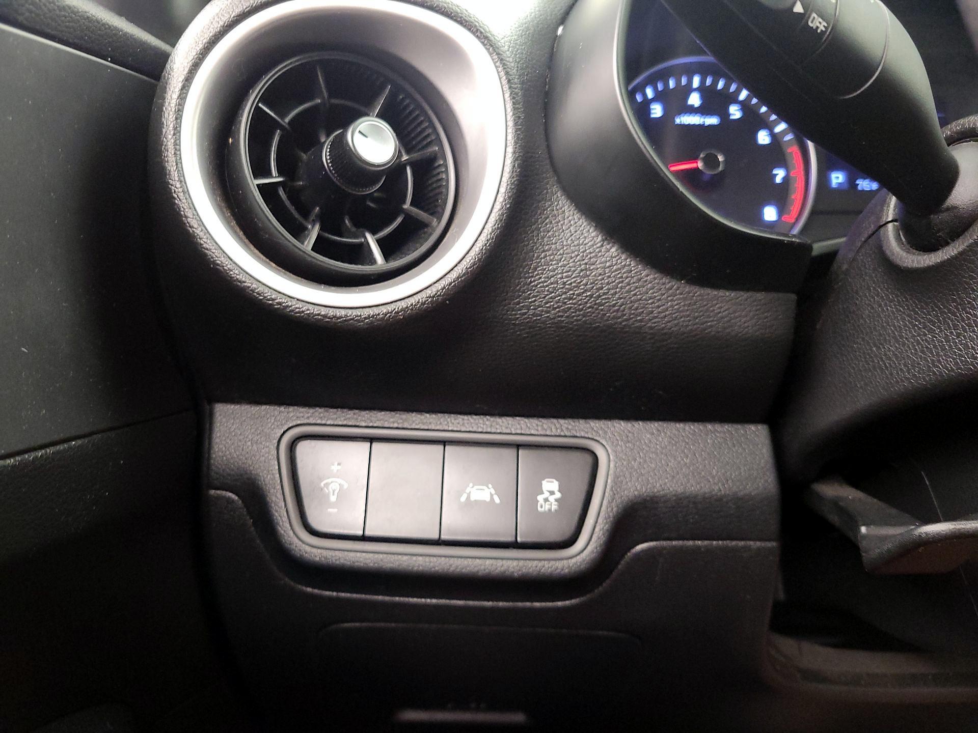 Thumbnail: 2021 Kia Forte - 13
