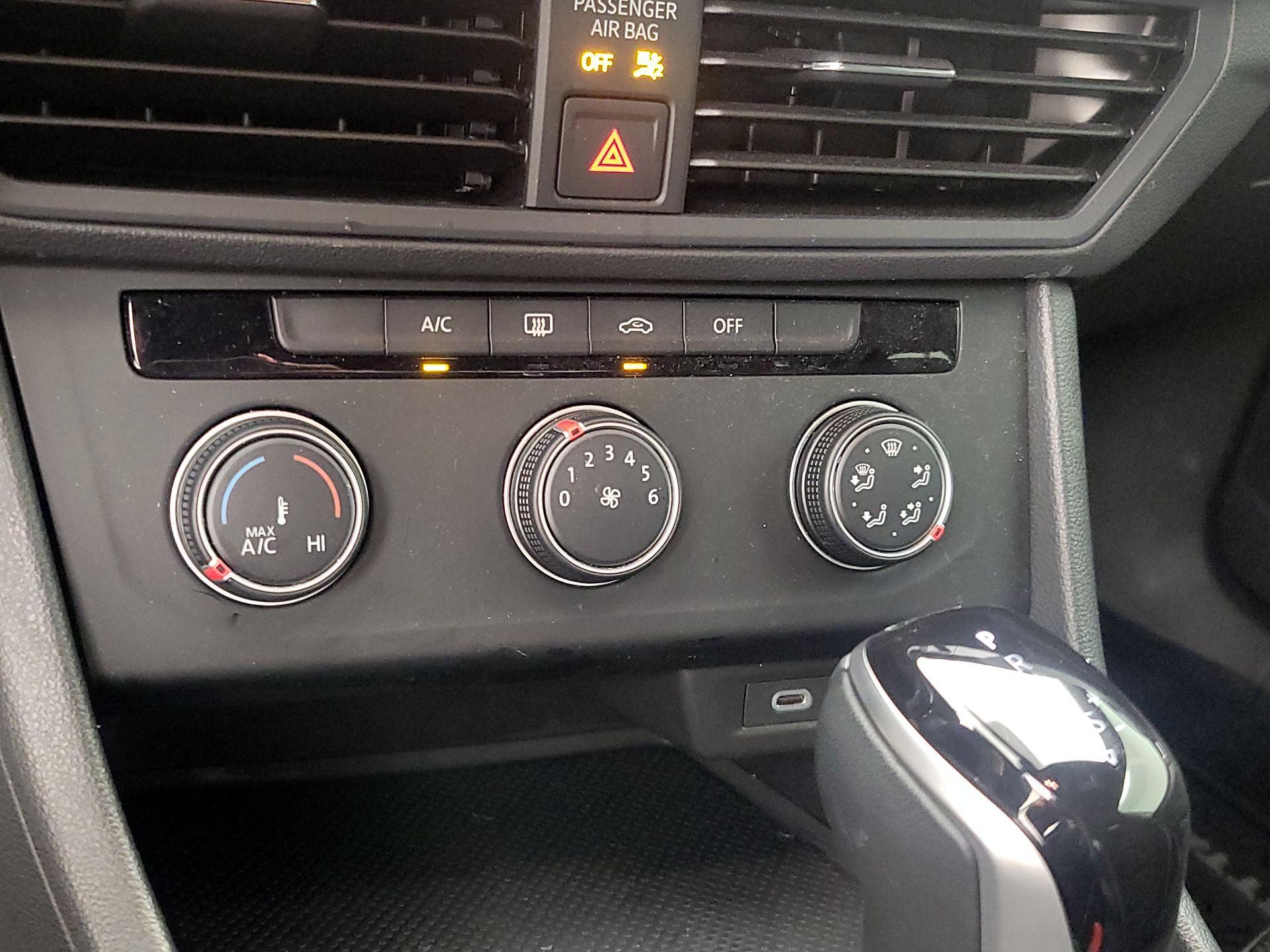 Thumbnail: 2023 Volkswagen Jetta - 16