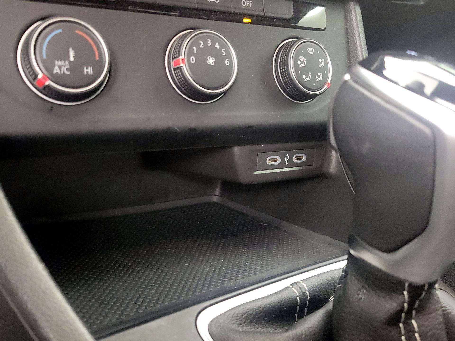 Thumbnail: 2023 Volkswagen Jetta - 18